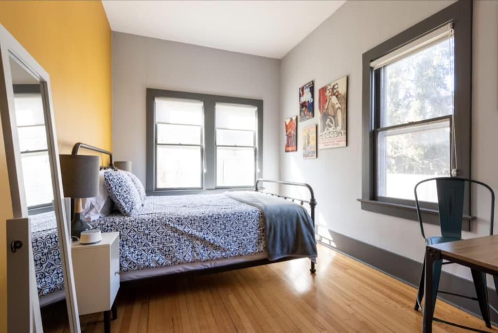 Eight-Bedroom House photo 1