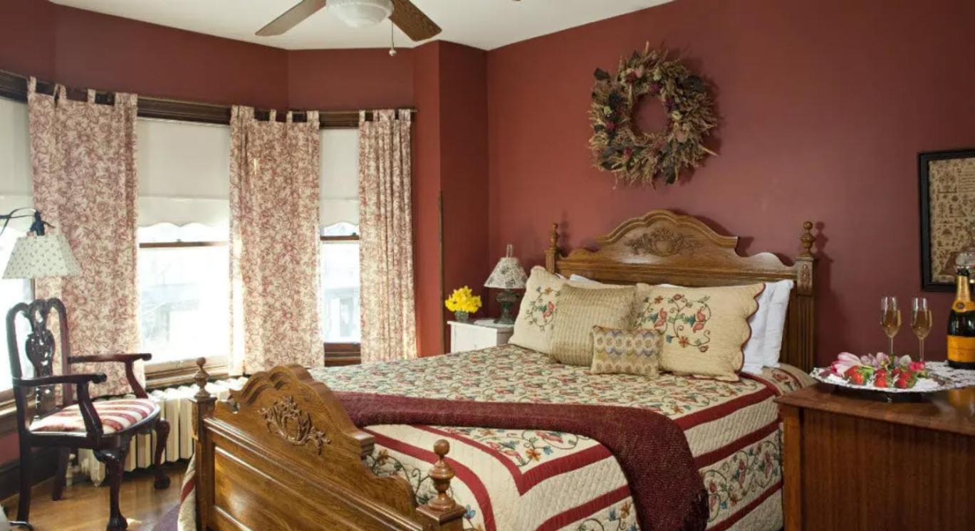 Queen Room photo 1