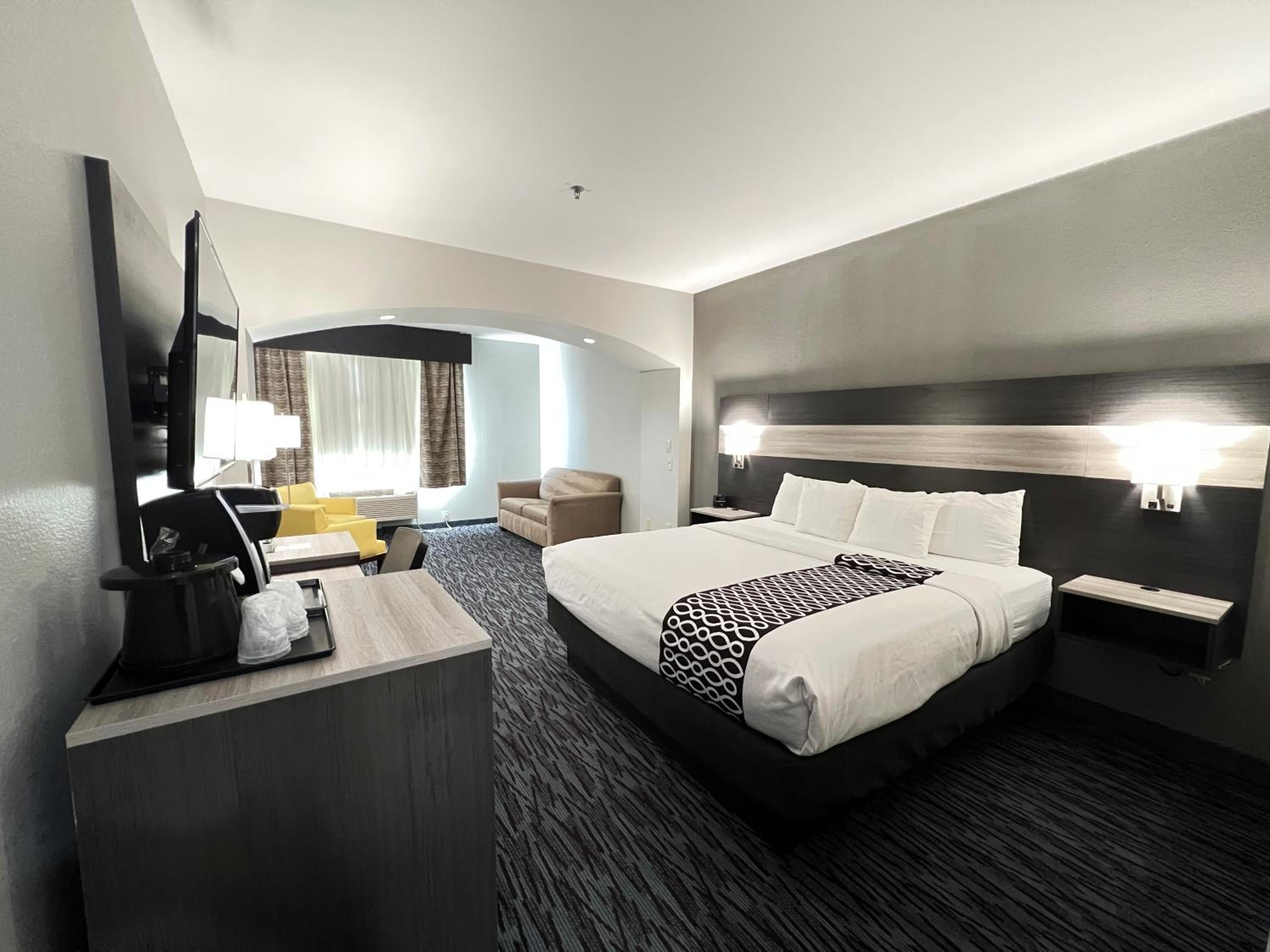 Executive King Room - Non-Smoking - Photo 6