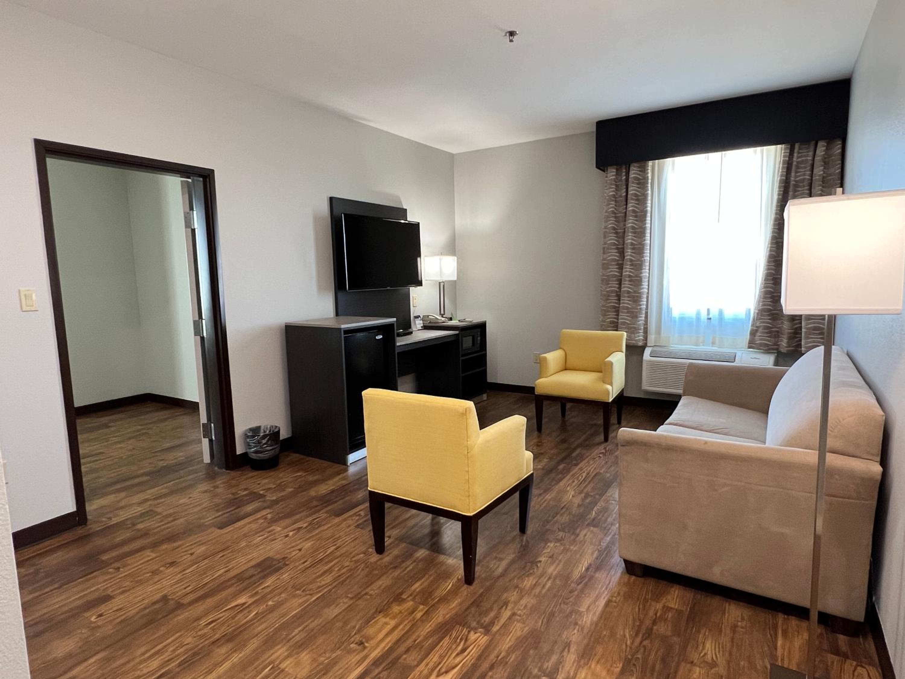 Family King Suite - Non-Smoking - Photo 5