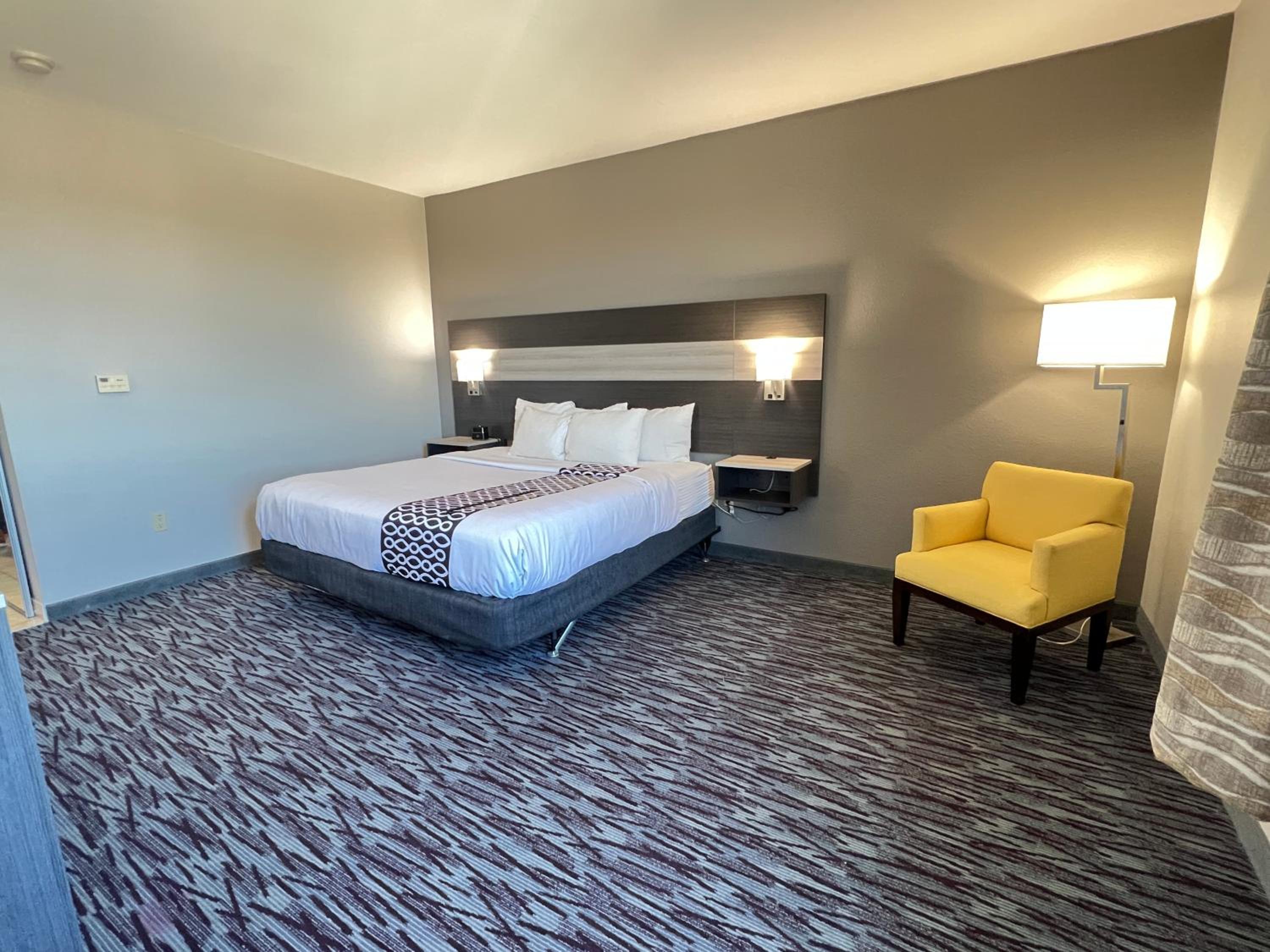King Room with Roll-In Shower - Mobility/Hearing Accessible - Non-Smoking - Photo 2