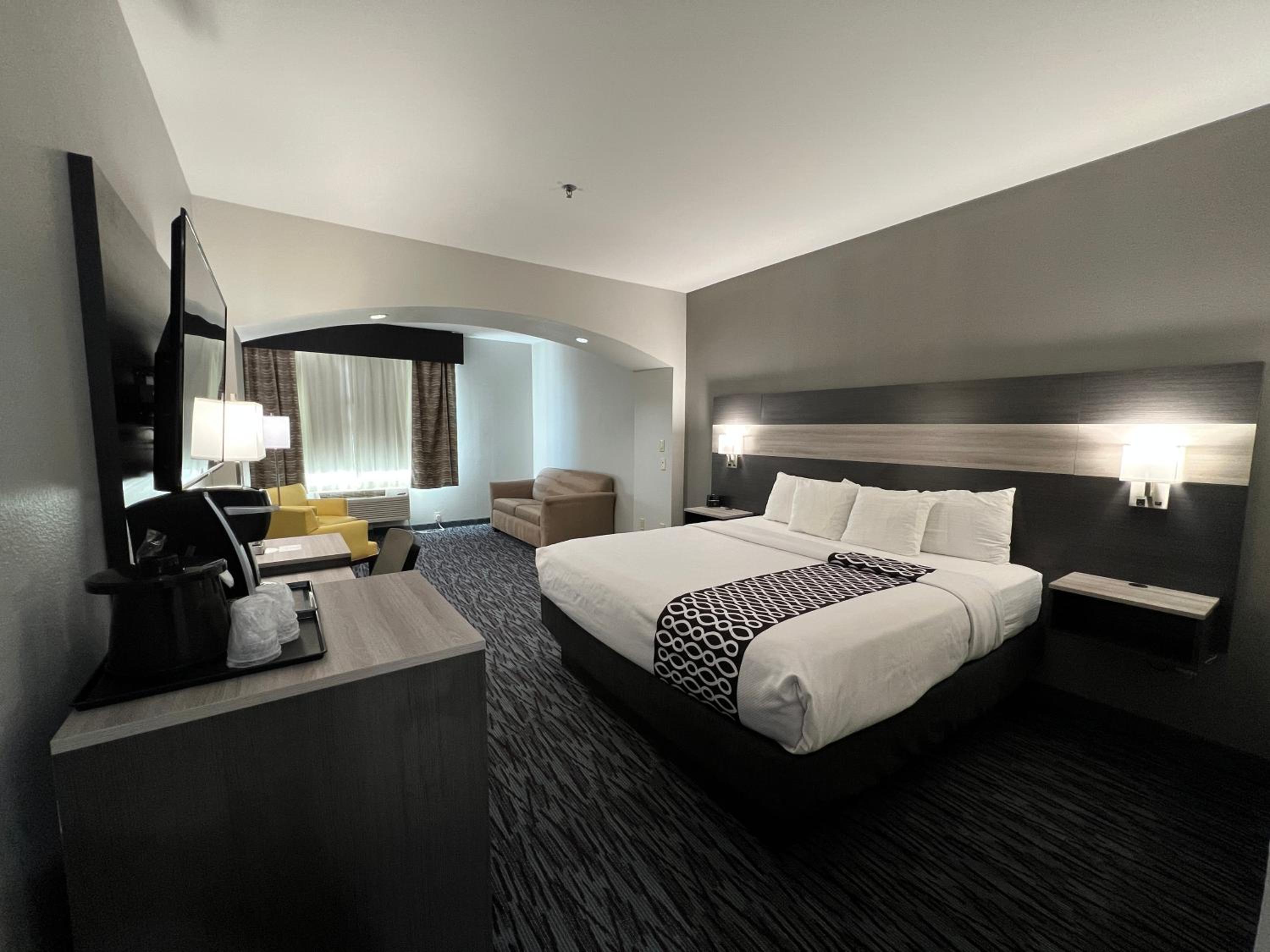 Executive King Room - Non-Smoking - Photo 5