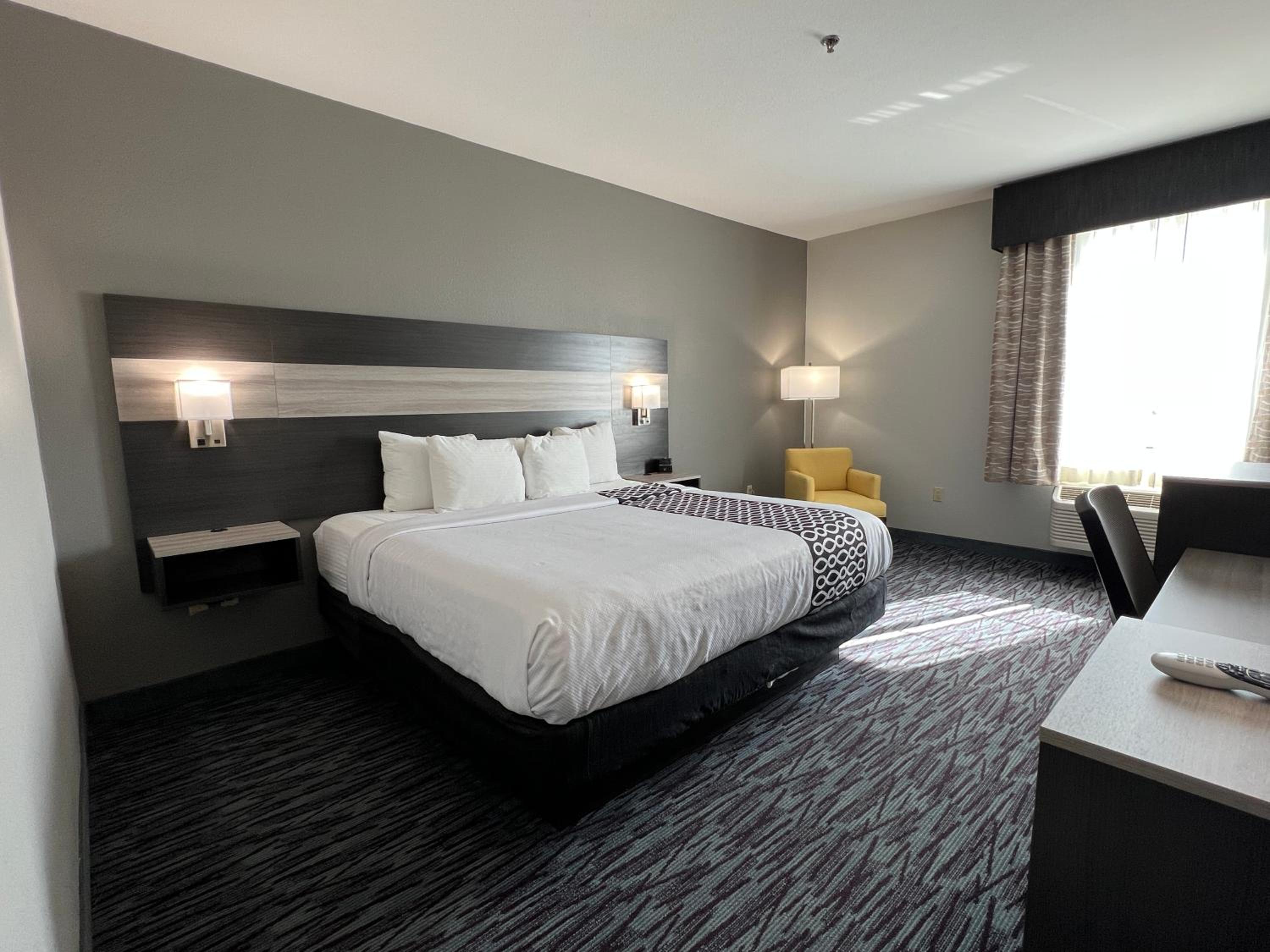 King Room - Non-Smoking - Photo 1