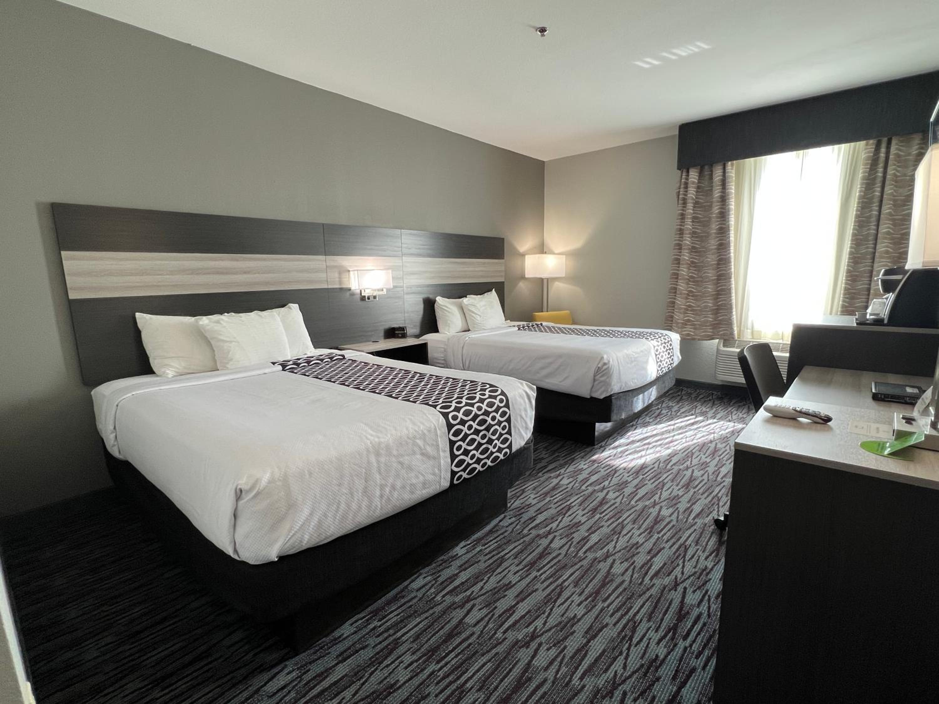 Queen Room with Two Queen Beds - Non-Smoking - Photo 1