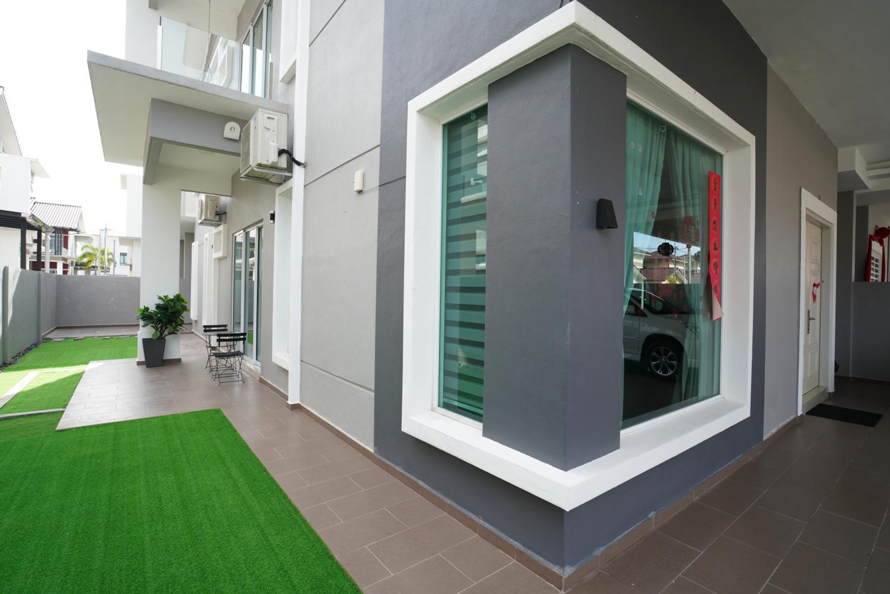 Four-Bedroom House photo 3