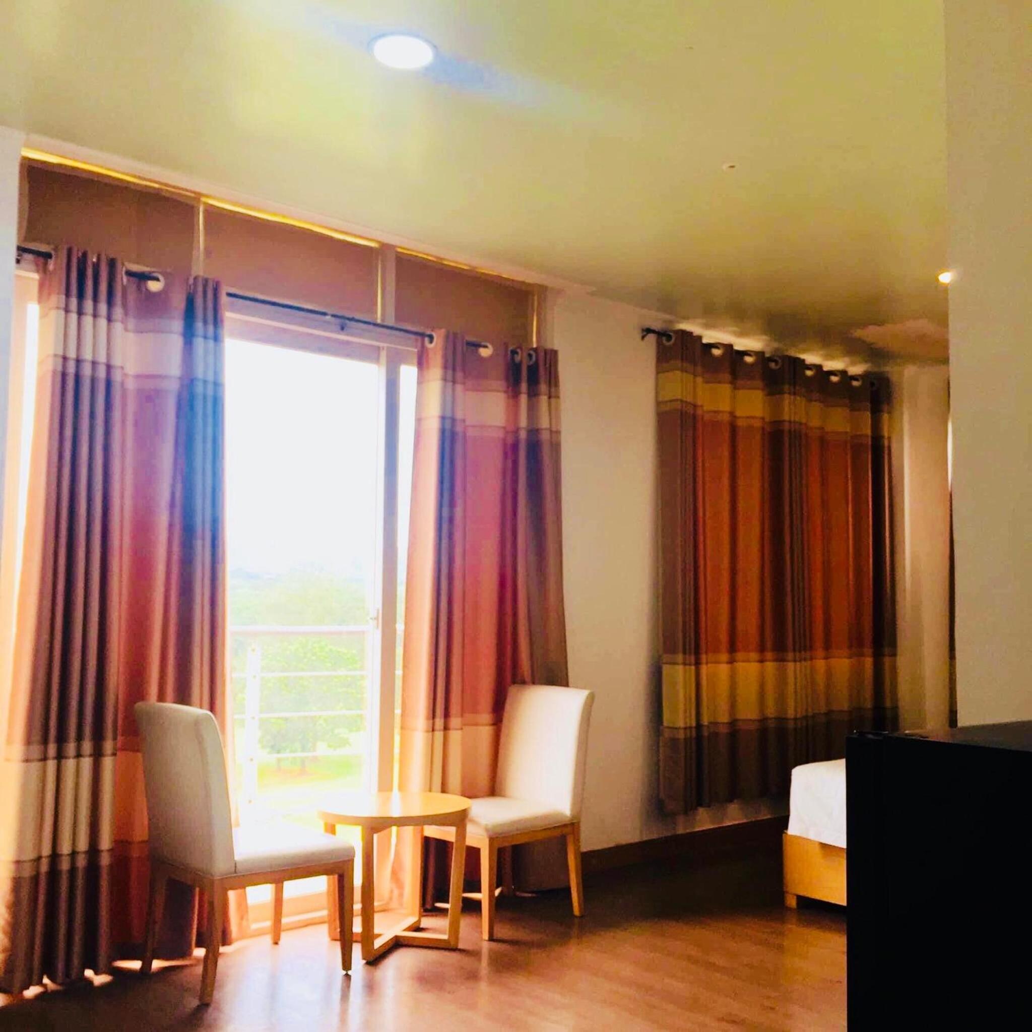 Superior Family Room photo 3