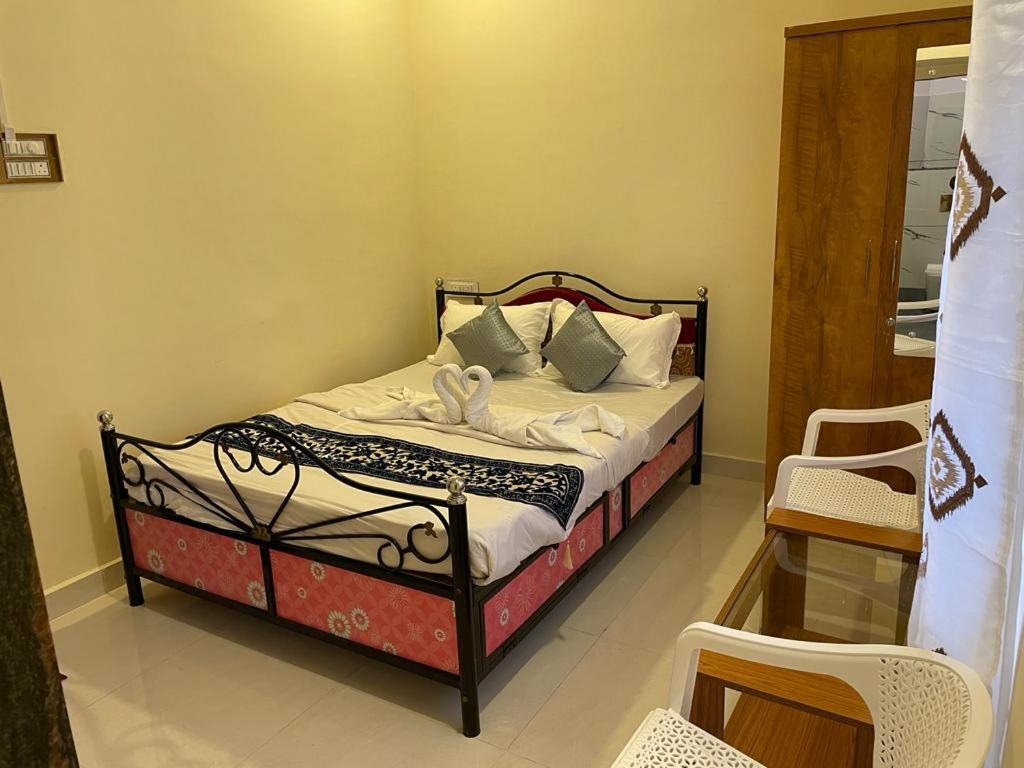 Deluxe Room (2 Adults + 1 Child)