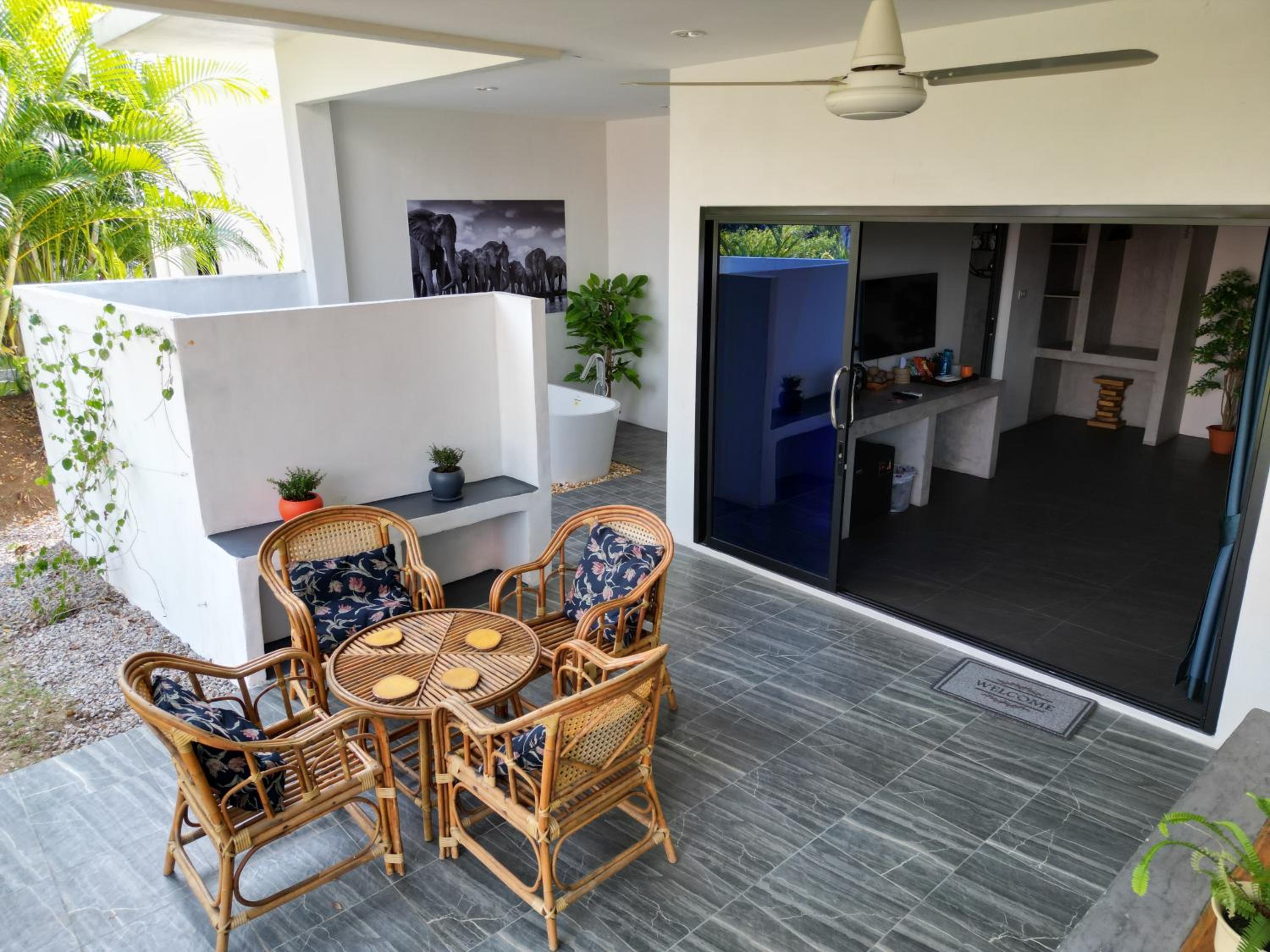 Deluxe Bungalow with Garden View - Photo 5