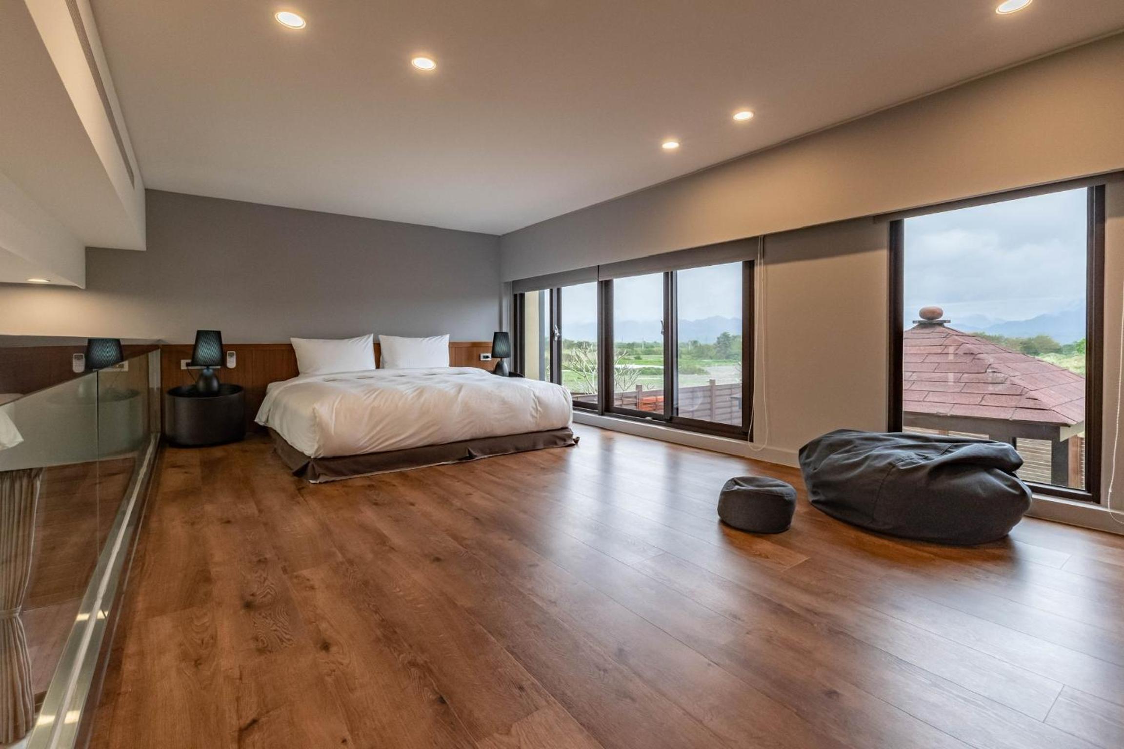 Deluxe Double Room with Bath - Photo 6