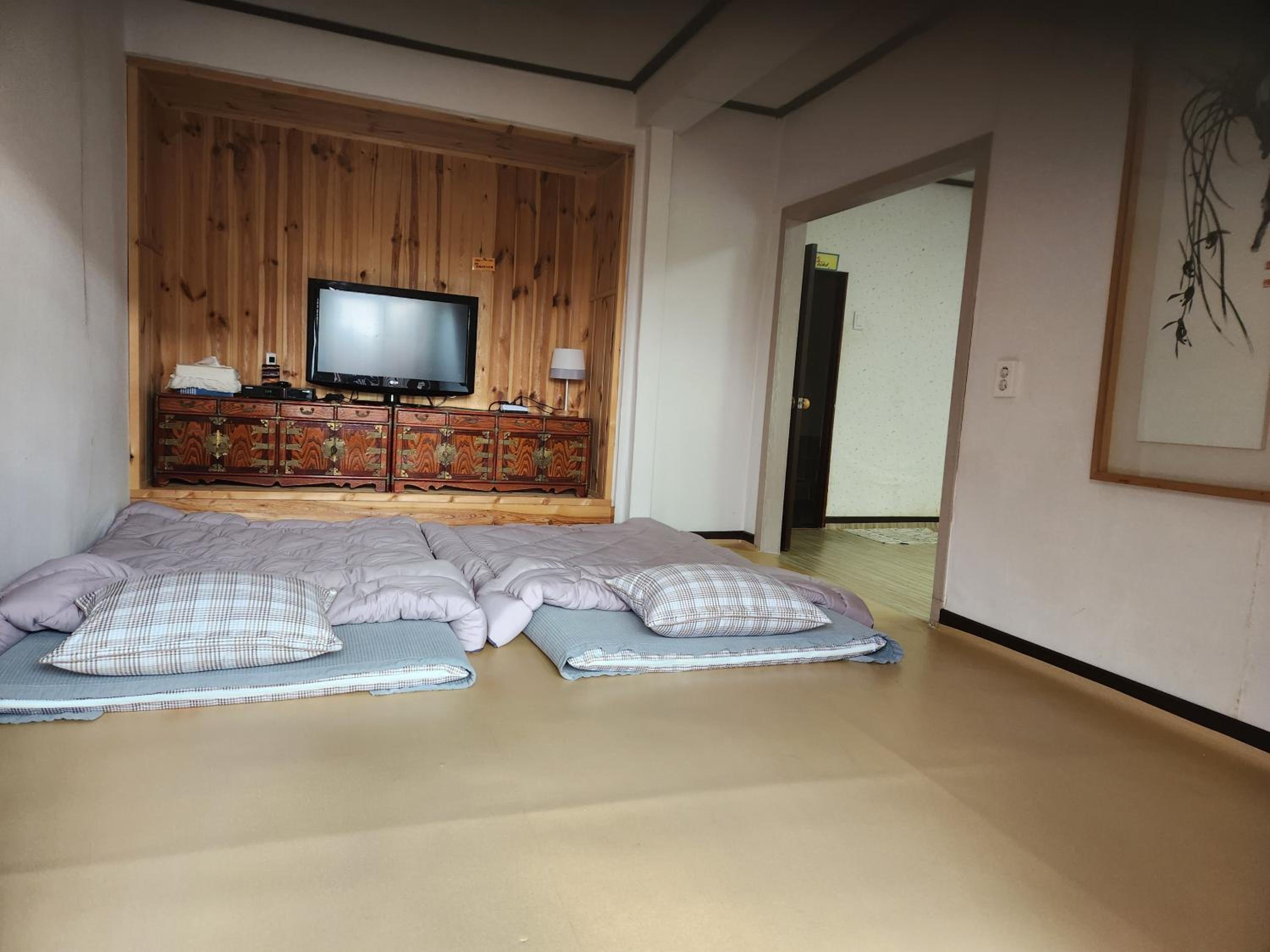 Deluxe Family Suite - Photo 1