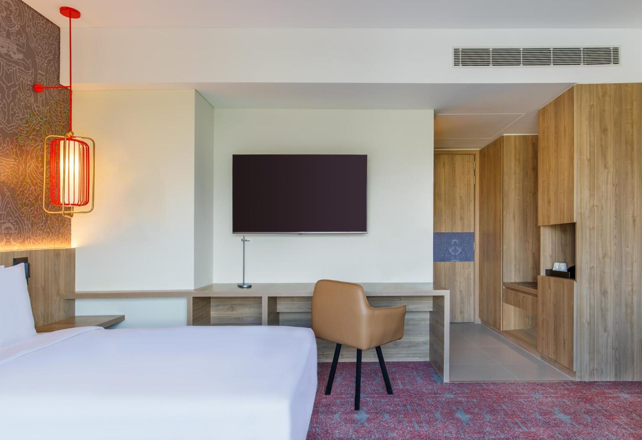 King Room with Sit out Terrace, One-way Airport Transfers, 15% disc on Food, Soft Beverages & Laundry photo 1