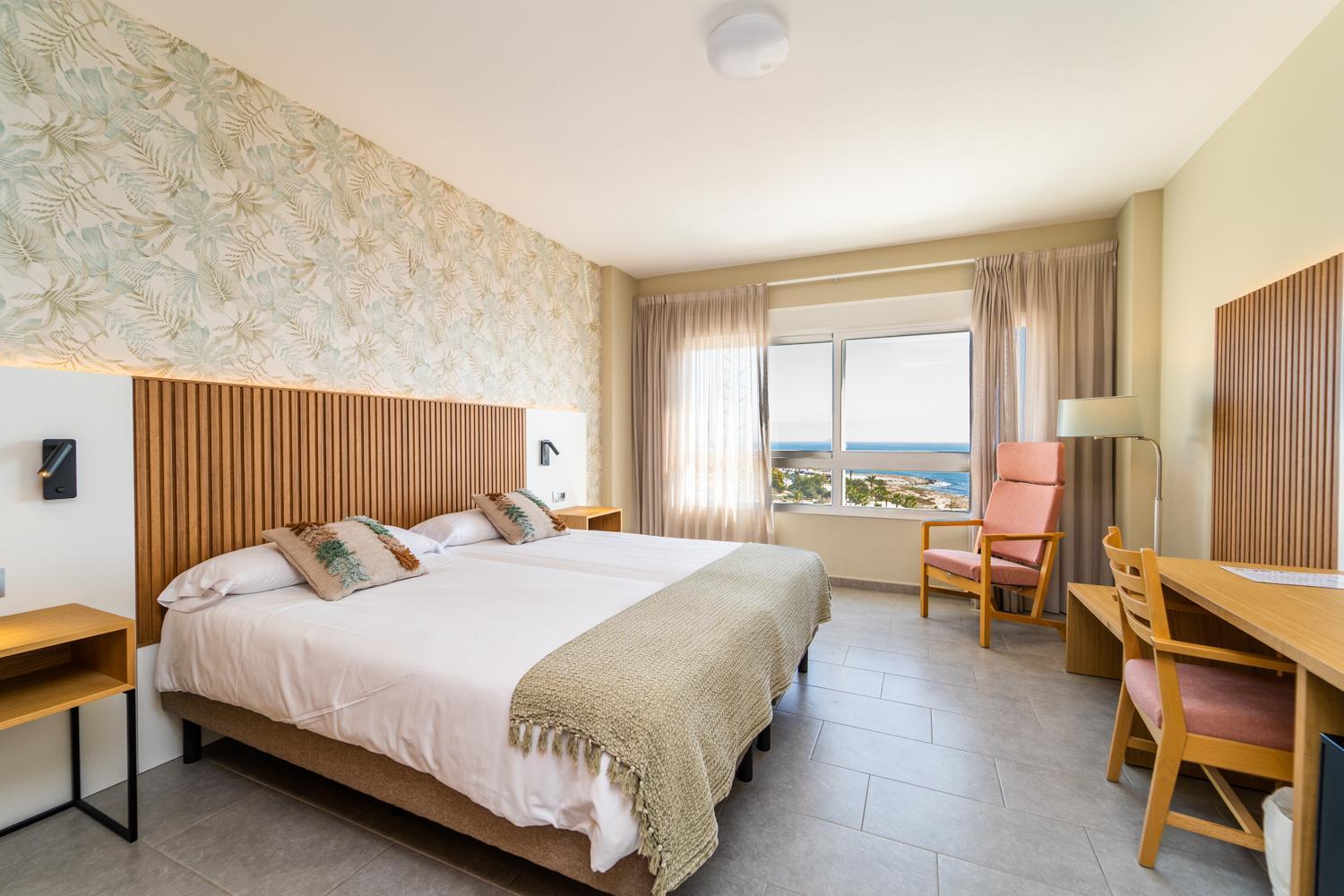 Deluxe Twin Room with Sea View photo 2