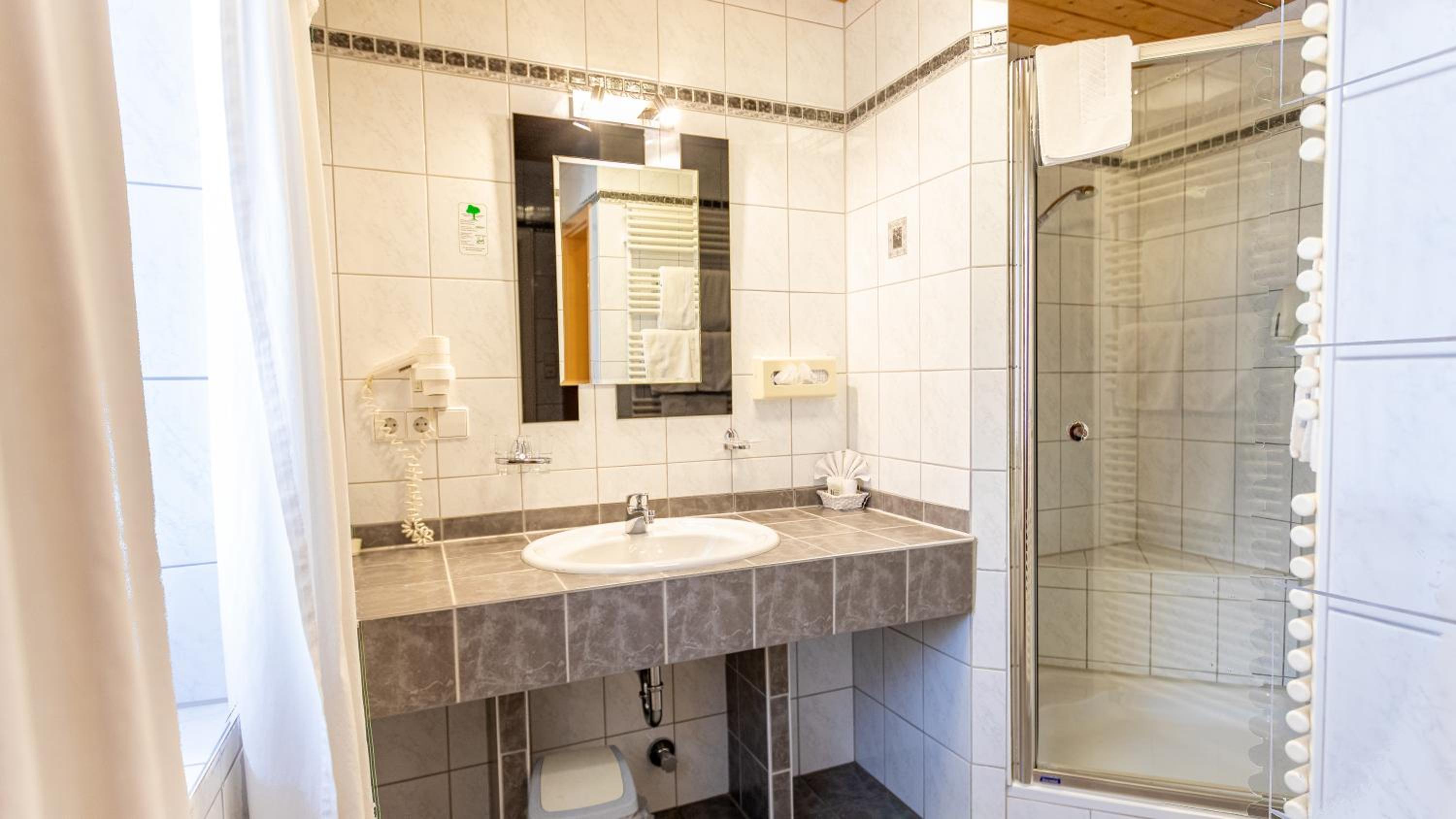 Double Room with Balcony - Photo 2