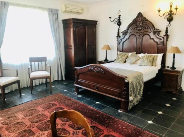 Deluxe Queen Suite - Photo 10