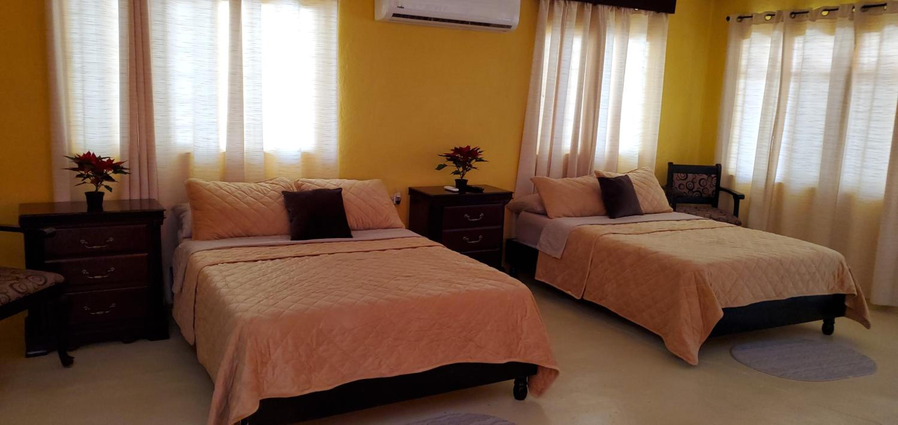 One-Bedroom House - Photo 13