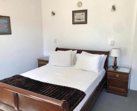 Deluxe Queen Suite - Photo 2