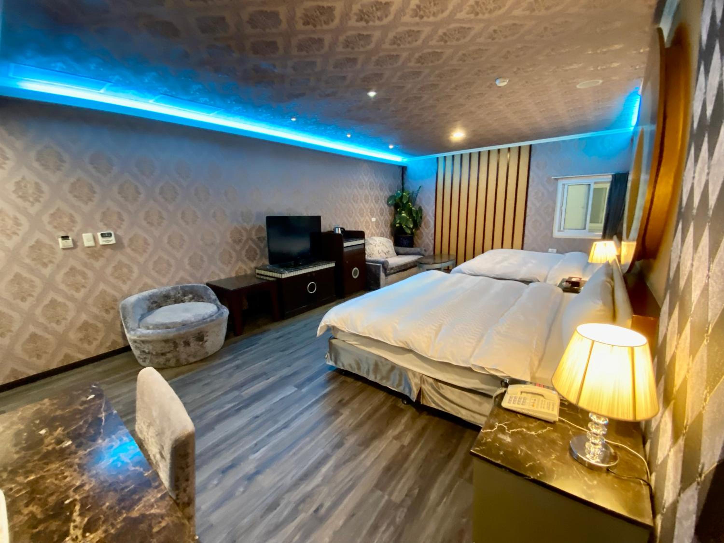 Quadruple Room with Bath photo 2