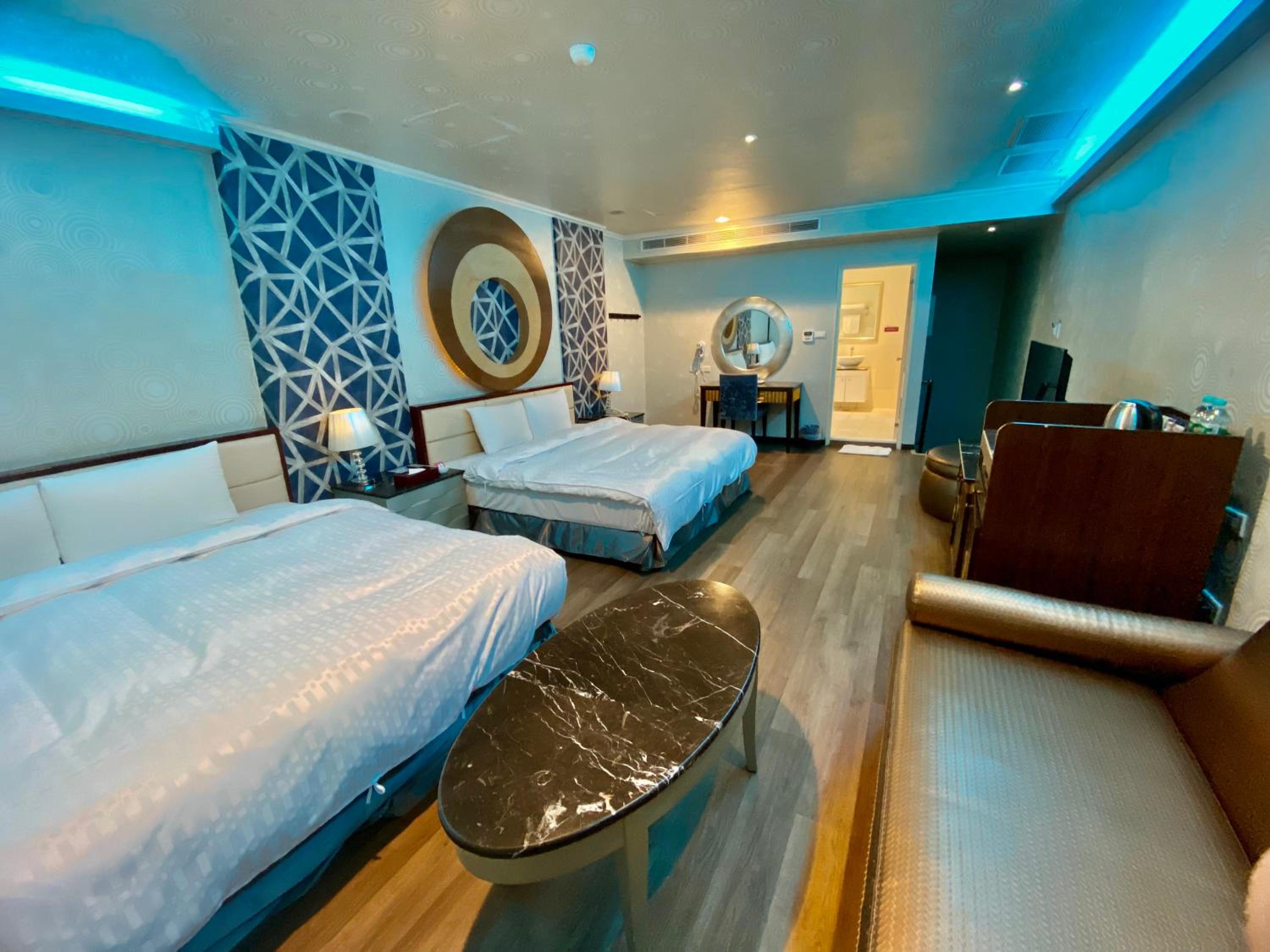 Quadruple Room with Bath photo 3