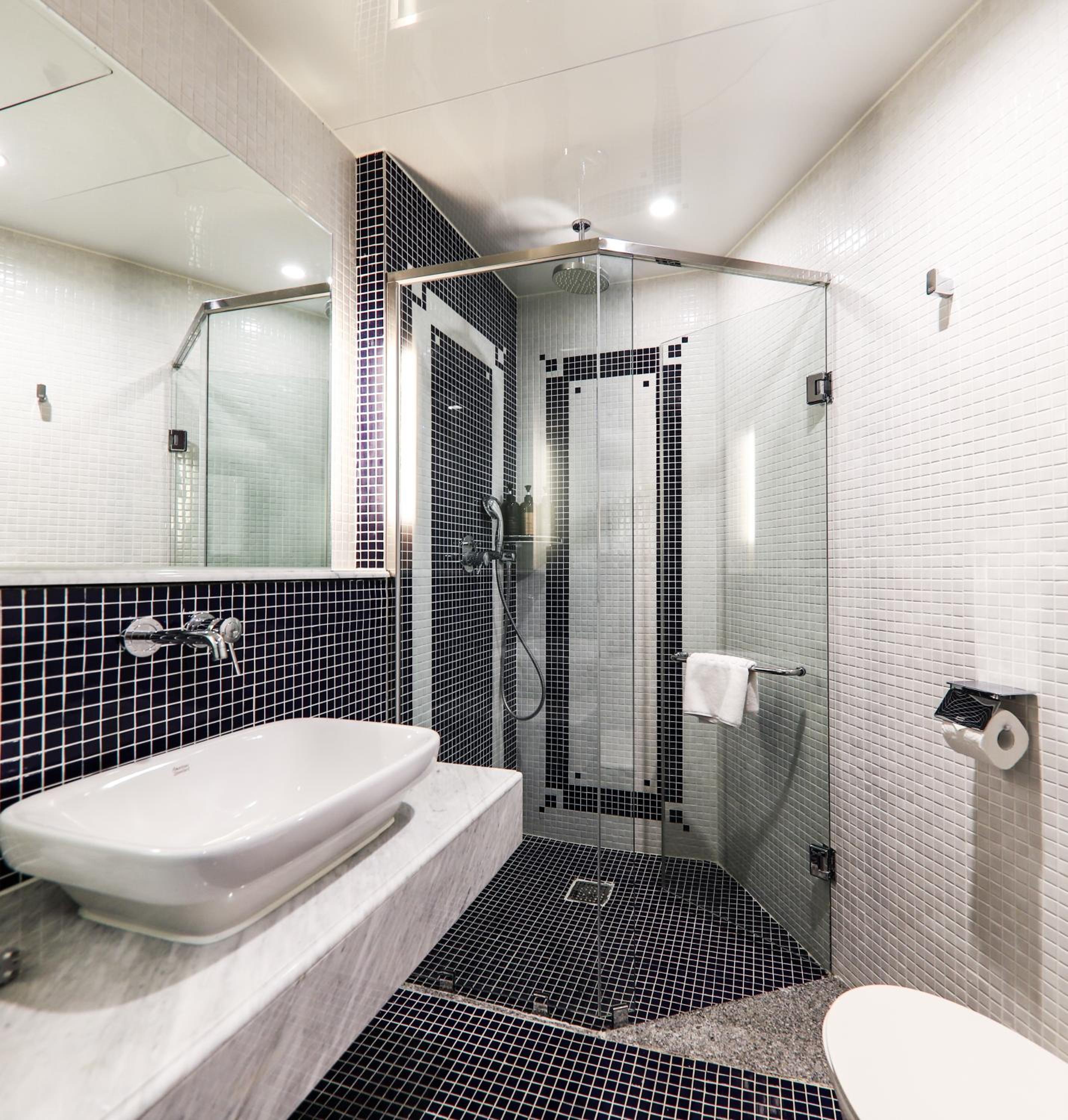 Double Room with Private Bathroom - Photo 4