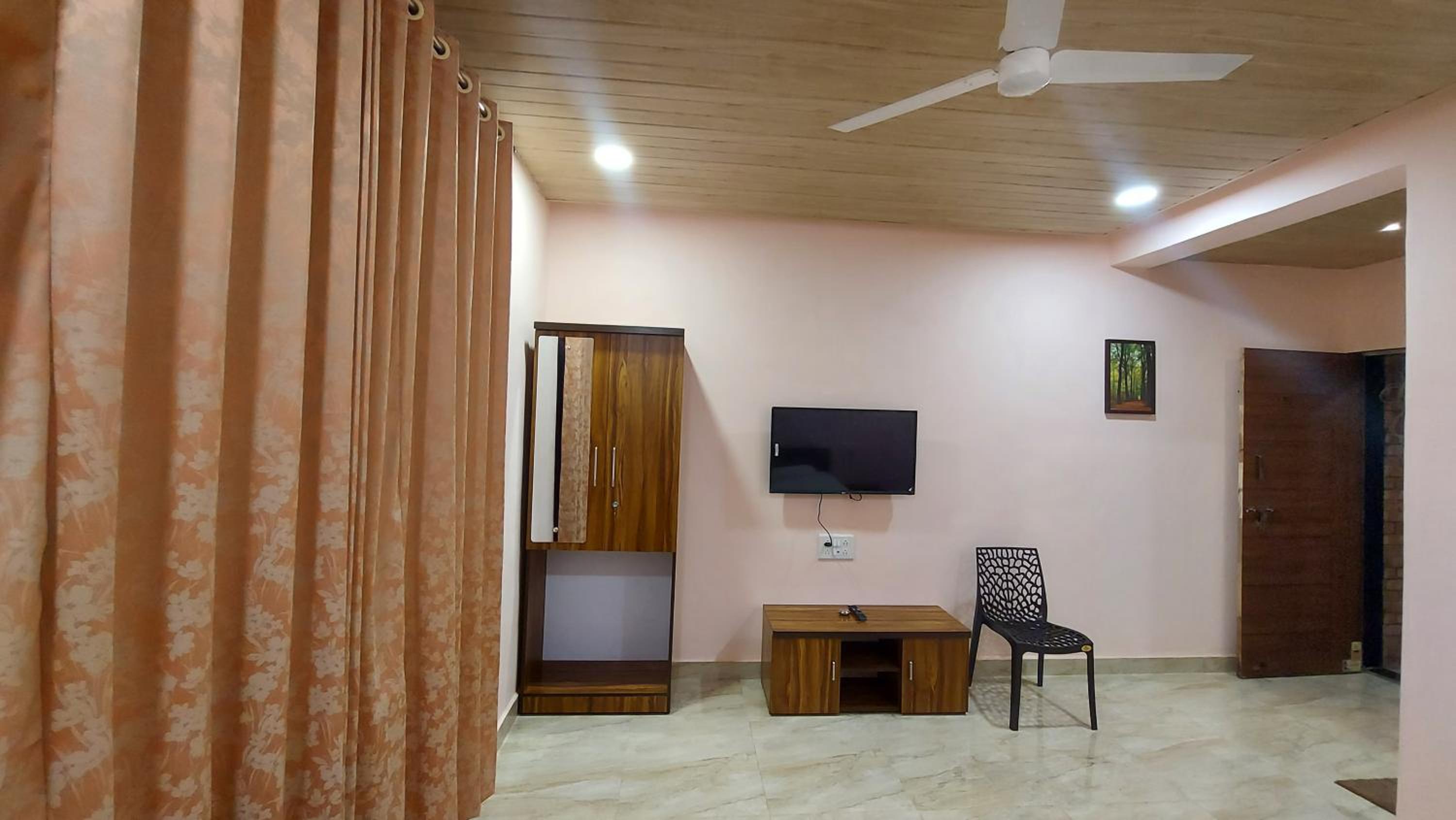 Deluxe Room - Photo 4