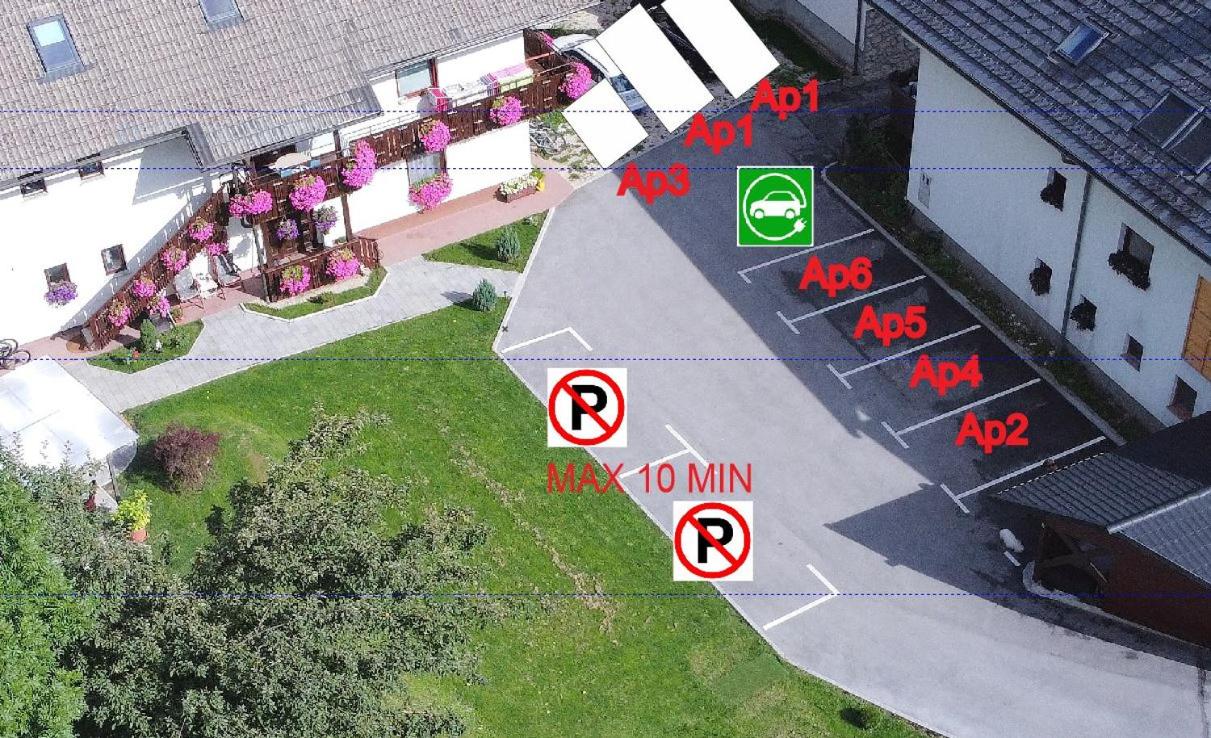 Apartment with Balcony - Photo 4