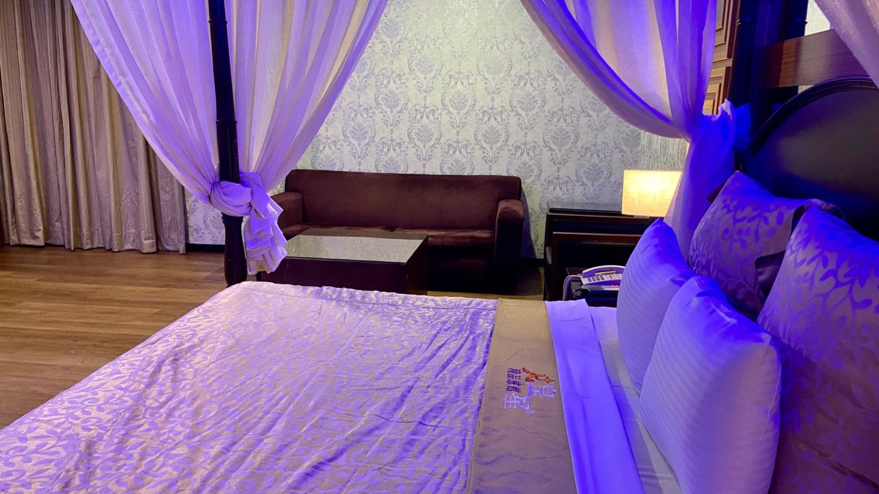 Queen Room with Spa Bath photo 3