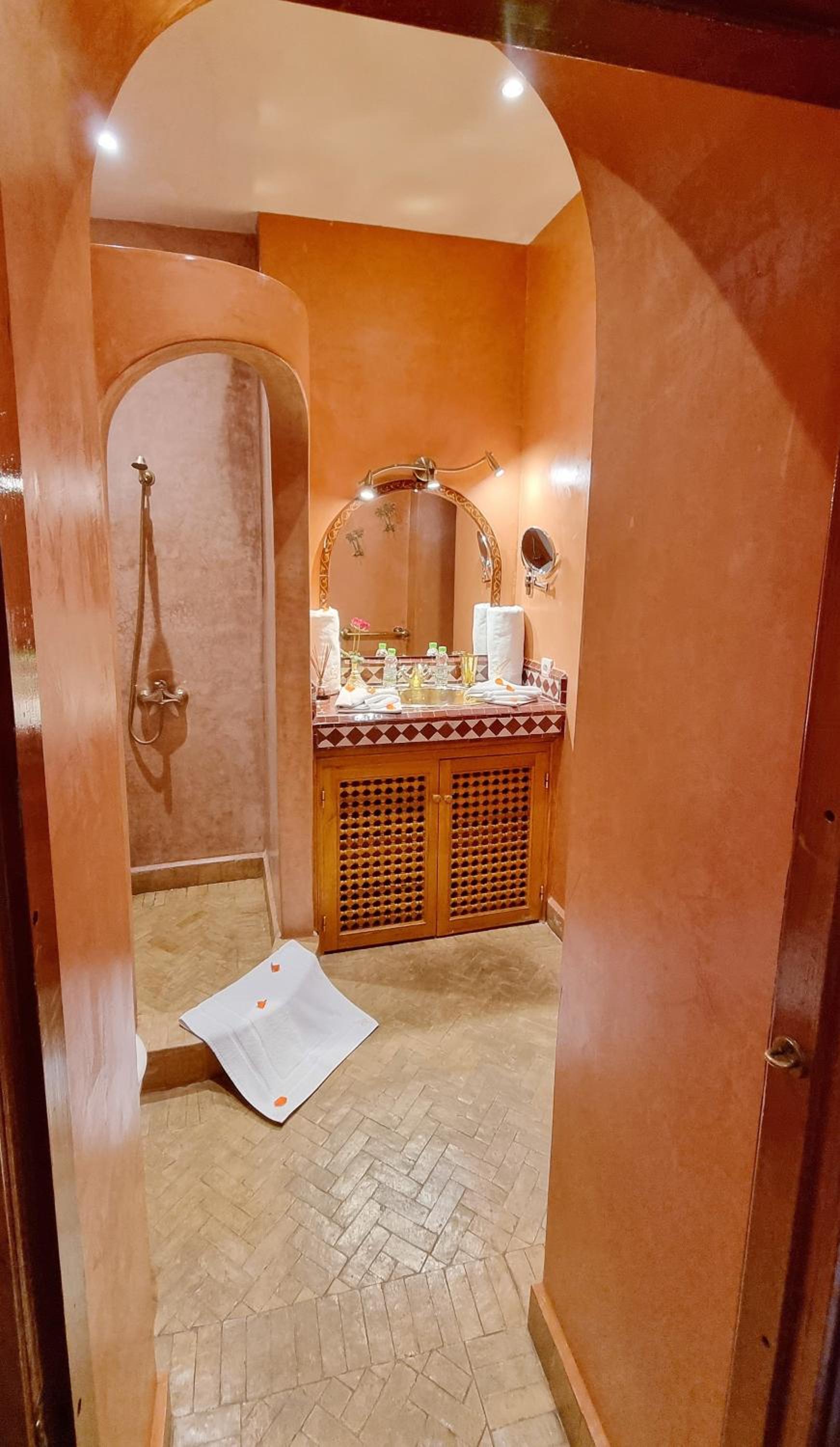 Bordeaux Double Room - Photo 9