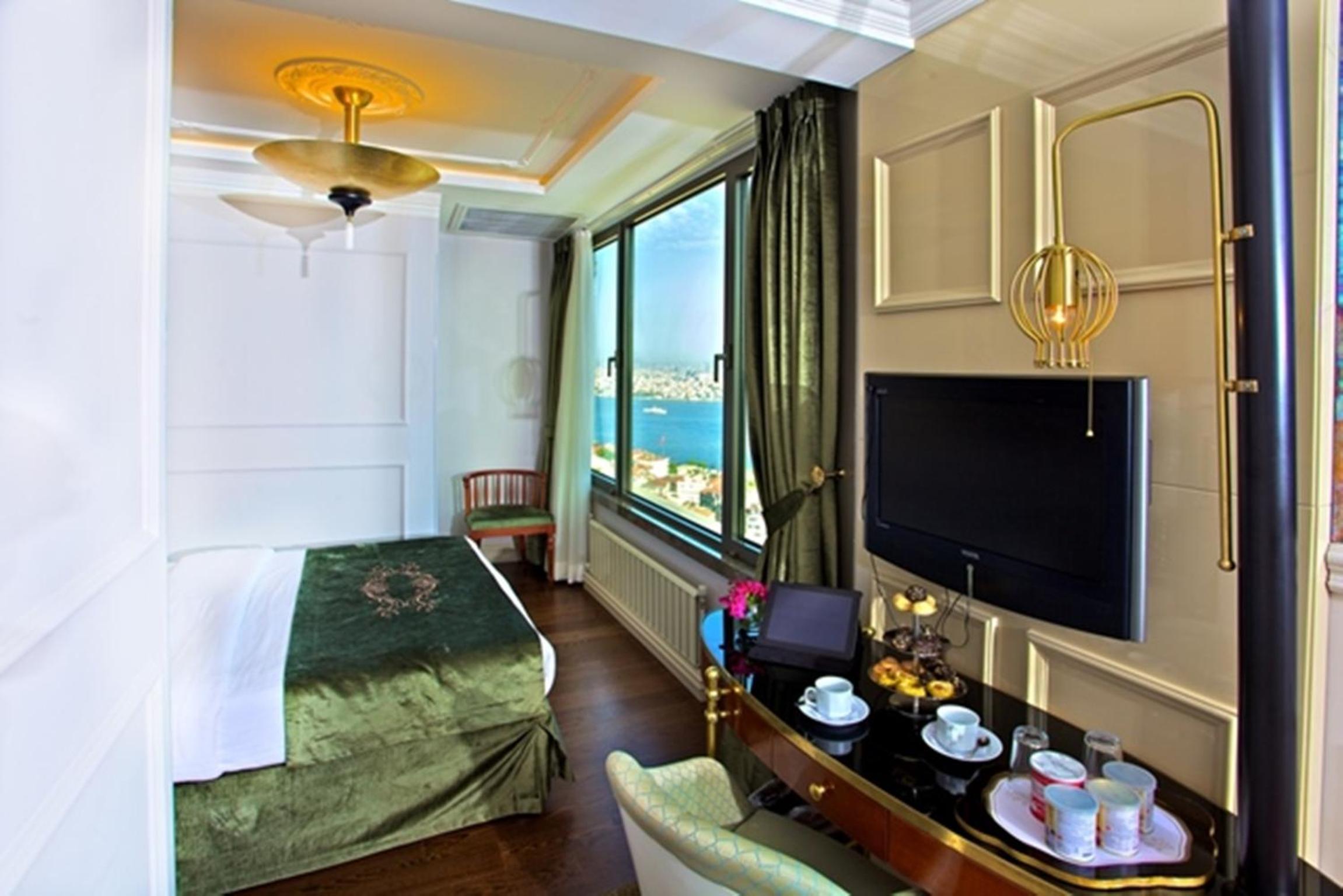 Corner Bosphorus Suite – Three Bedroom photo 1