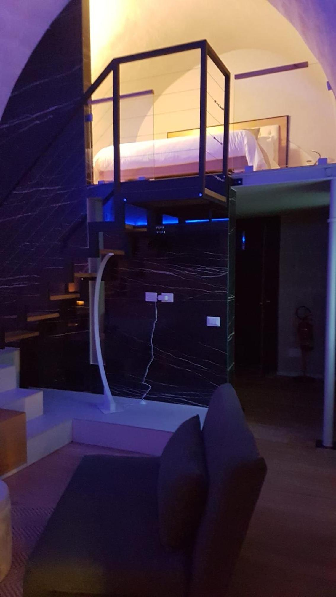 Suite - Photo 14