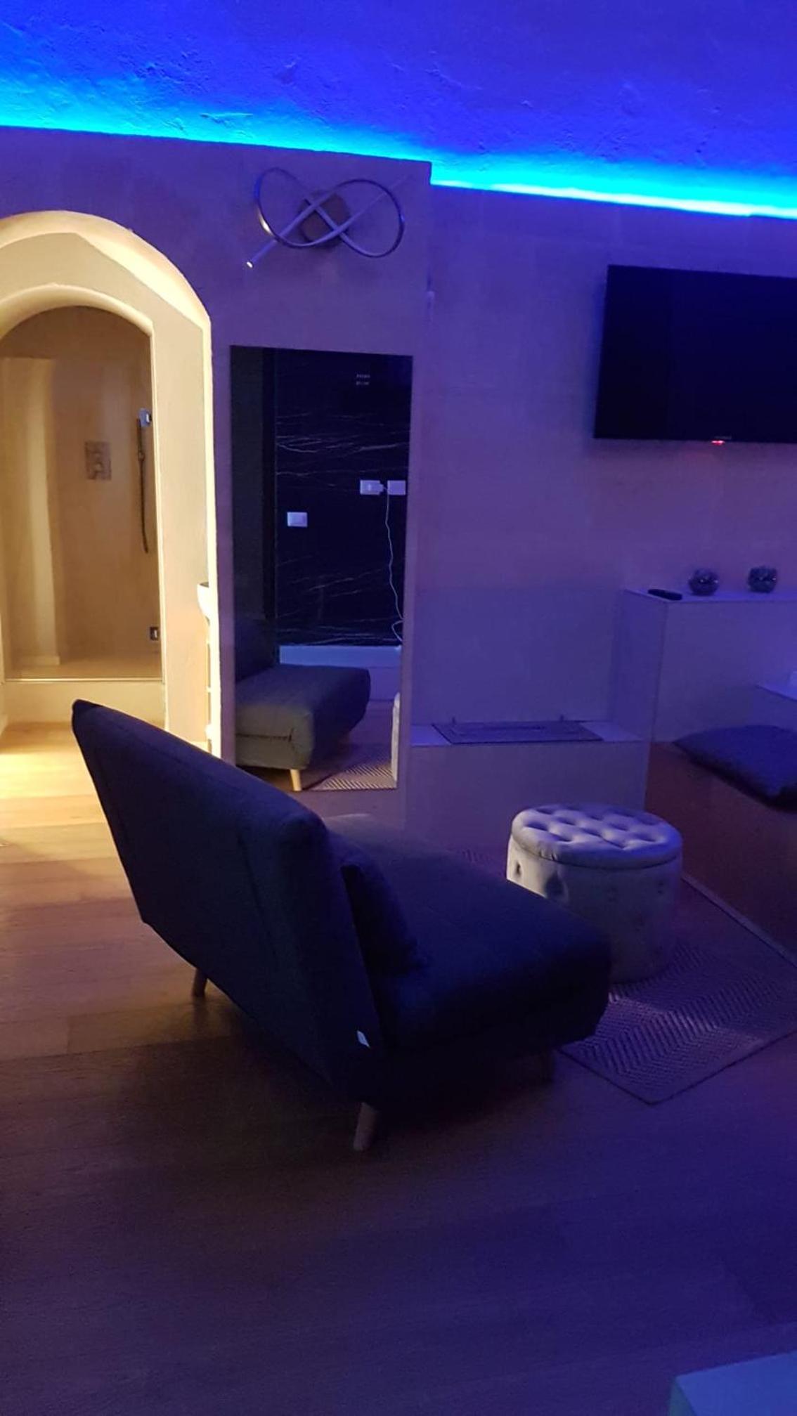 Suite - Photo 18