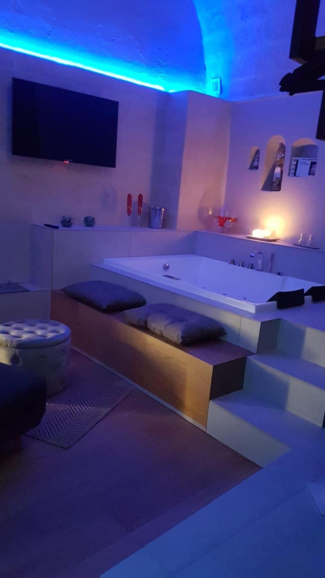Suite - Photo 15
