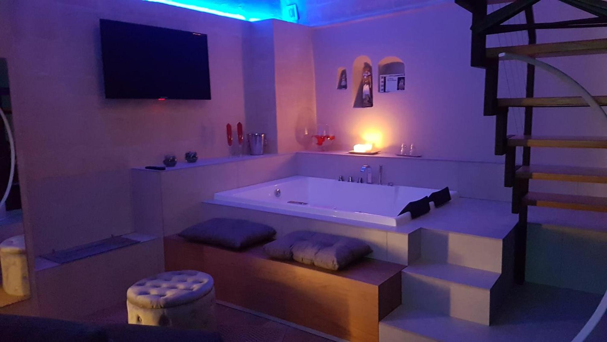 Suite - Photo 16