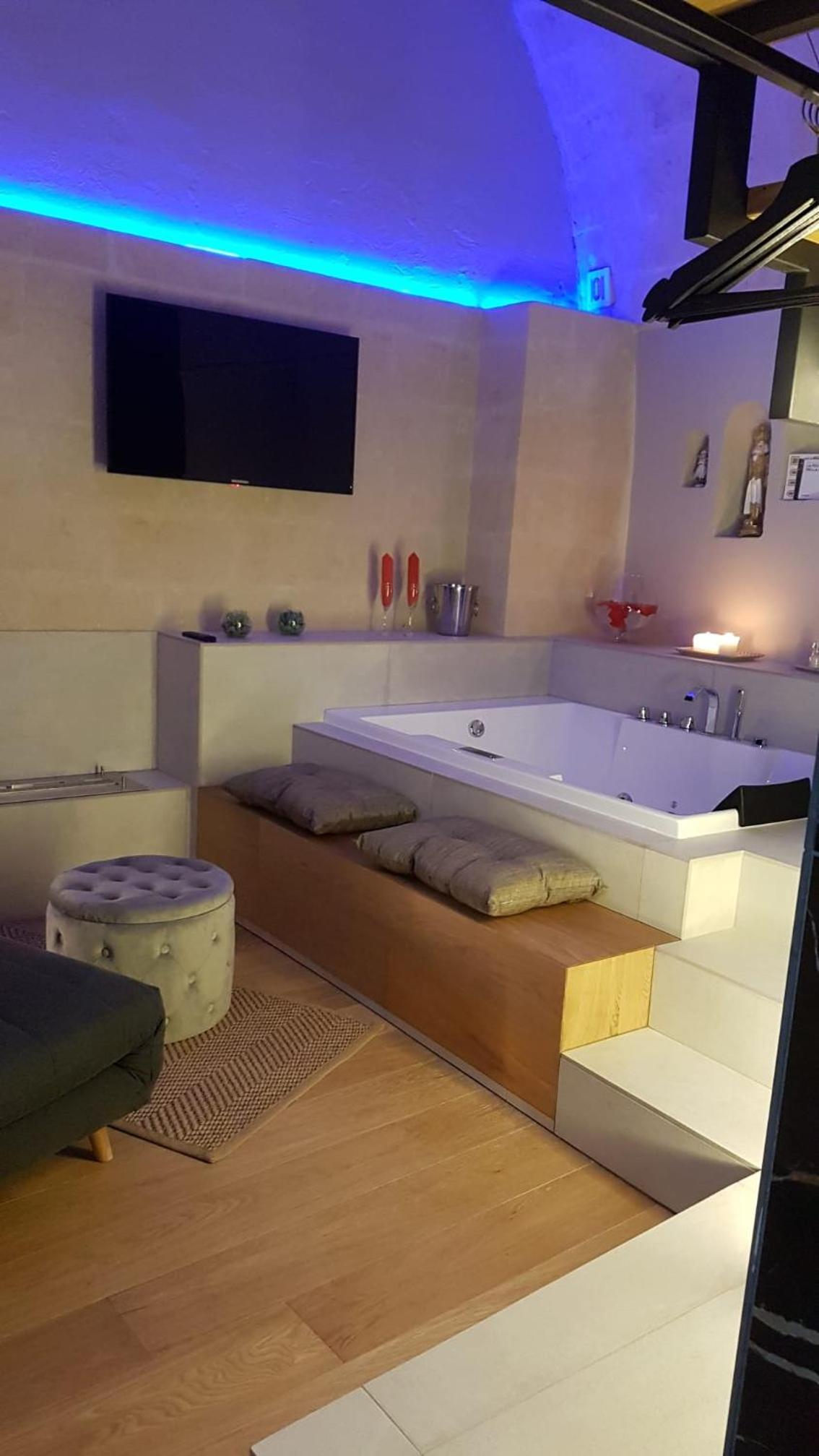 Suite - Photo 12