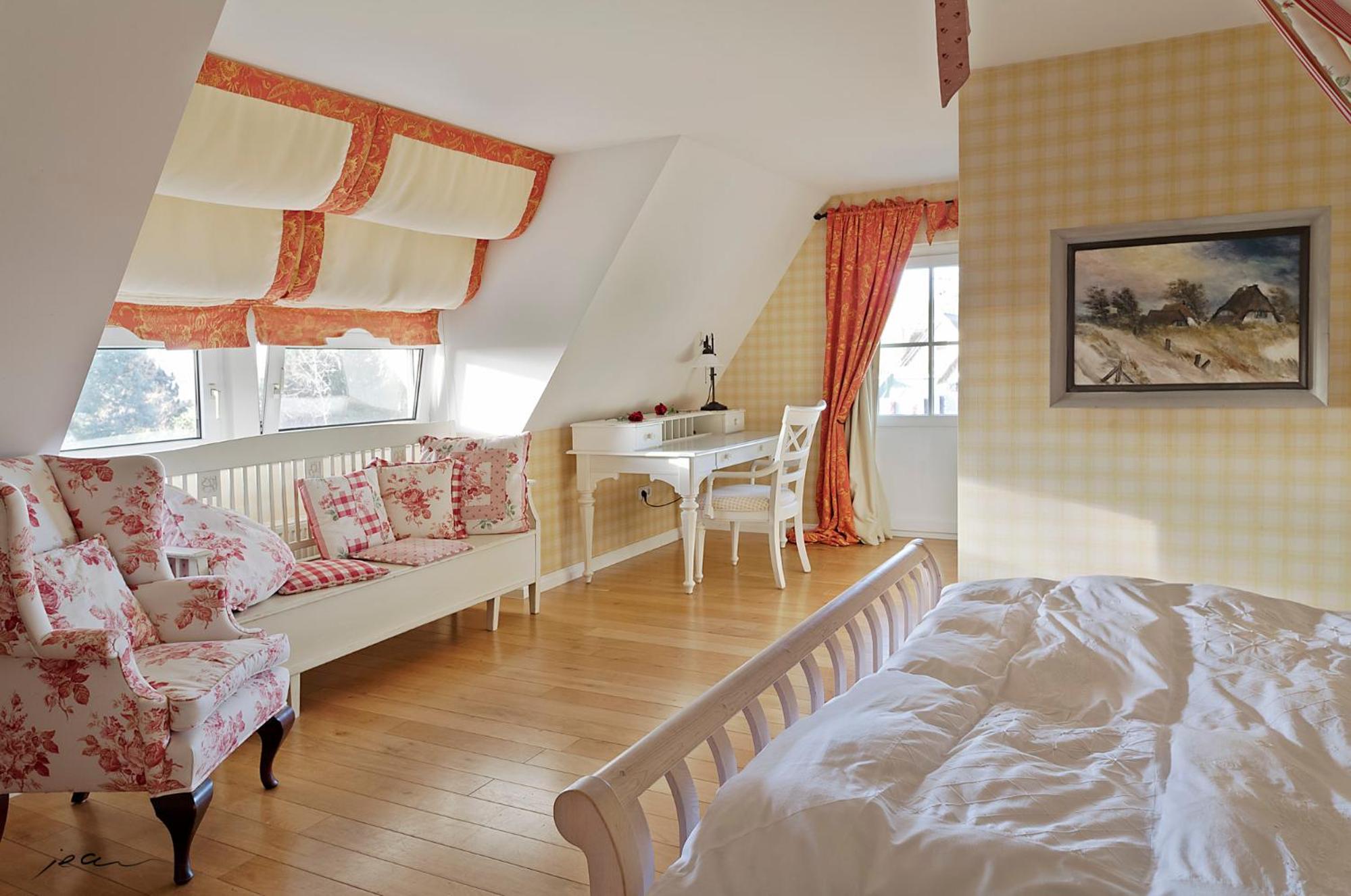 Four-Bedroom House photo 2
