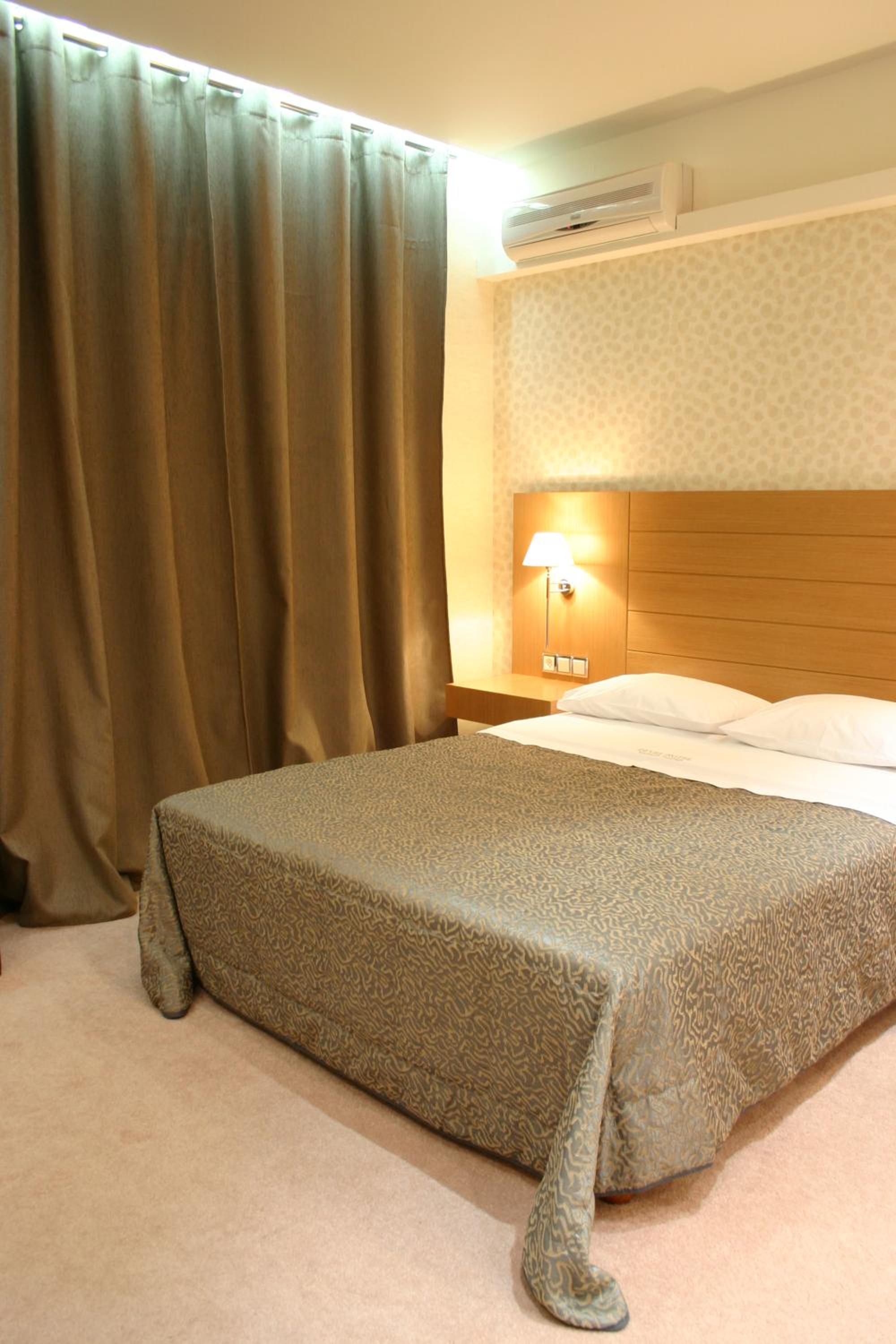 Double or Twin Room - Photo 6