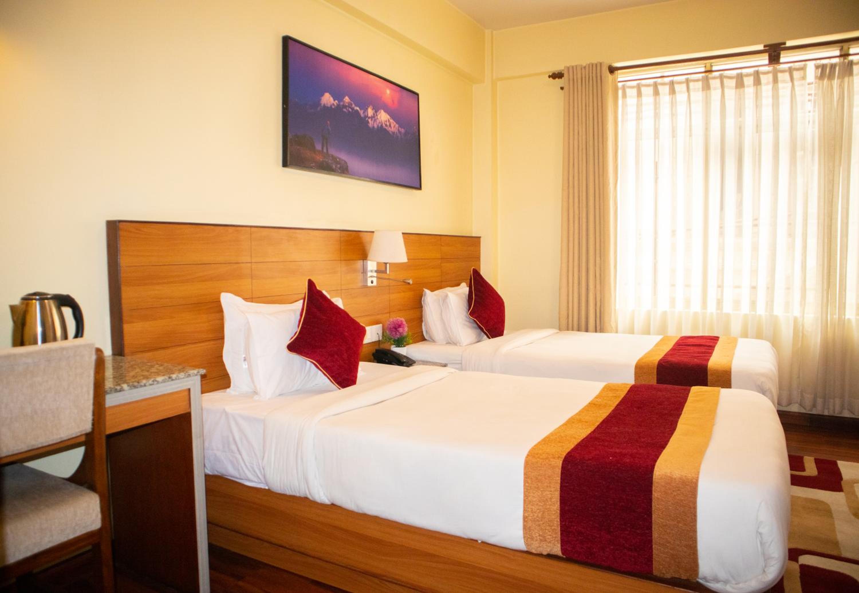 Deluxe Twin Room with Complimentary Airport Pickup for International Flights