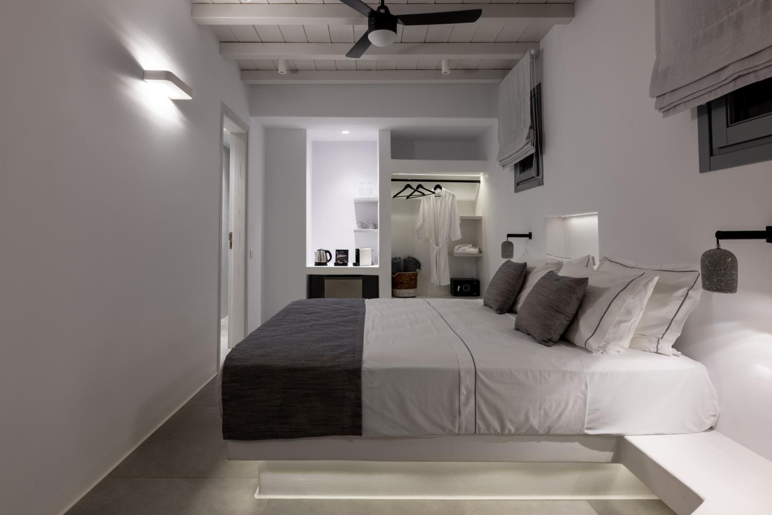 Deluxe Triple Room with Sea View
