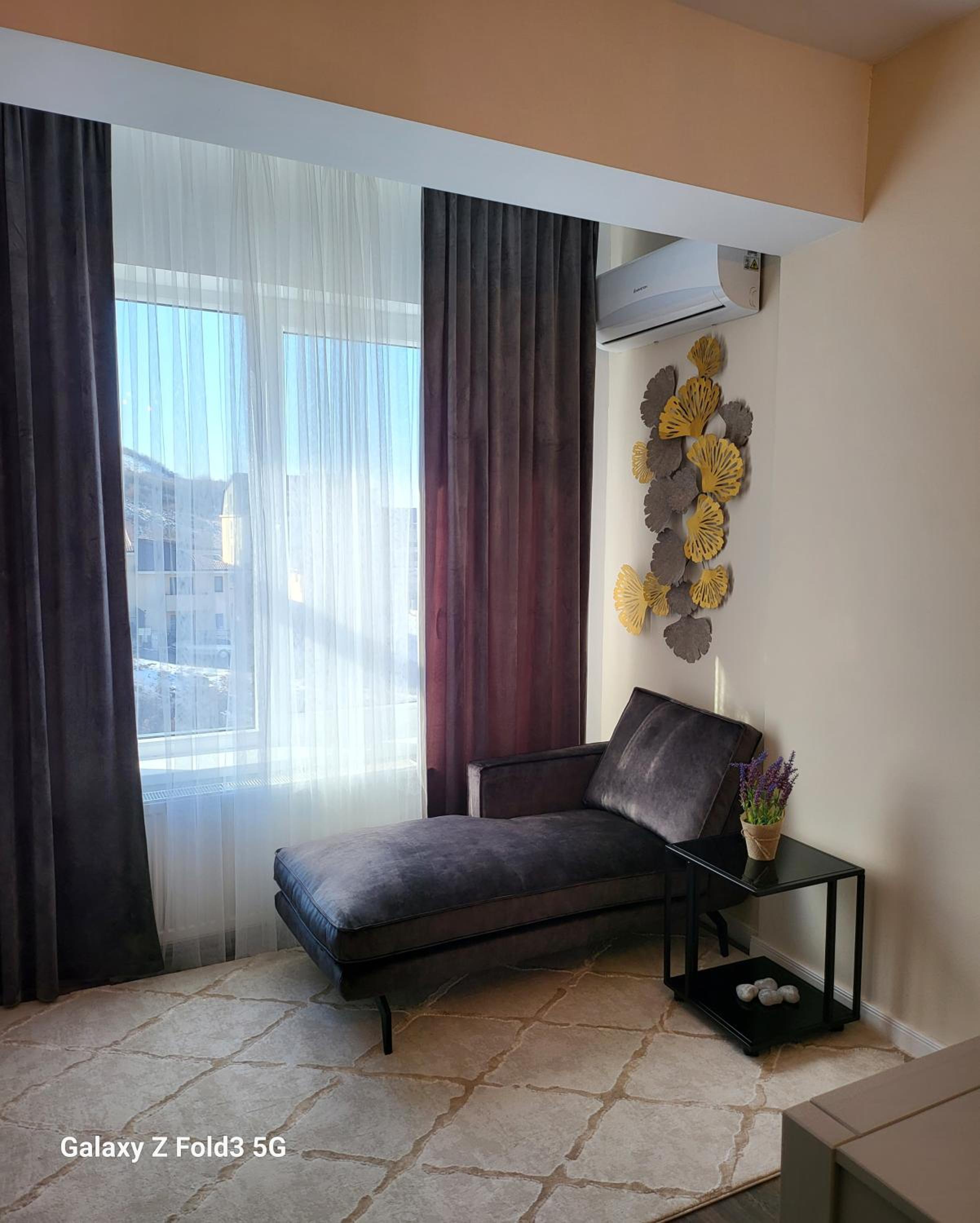 Apartment with Balcony photo 2