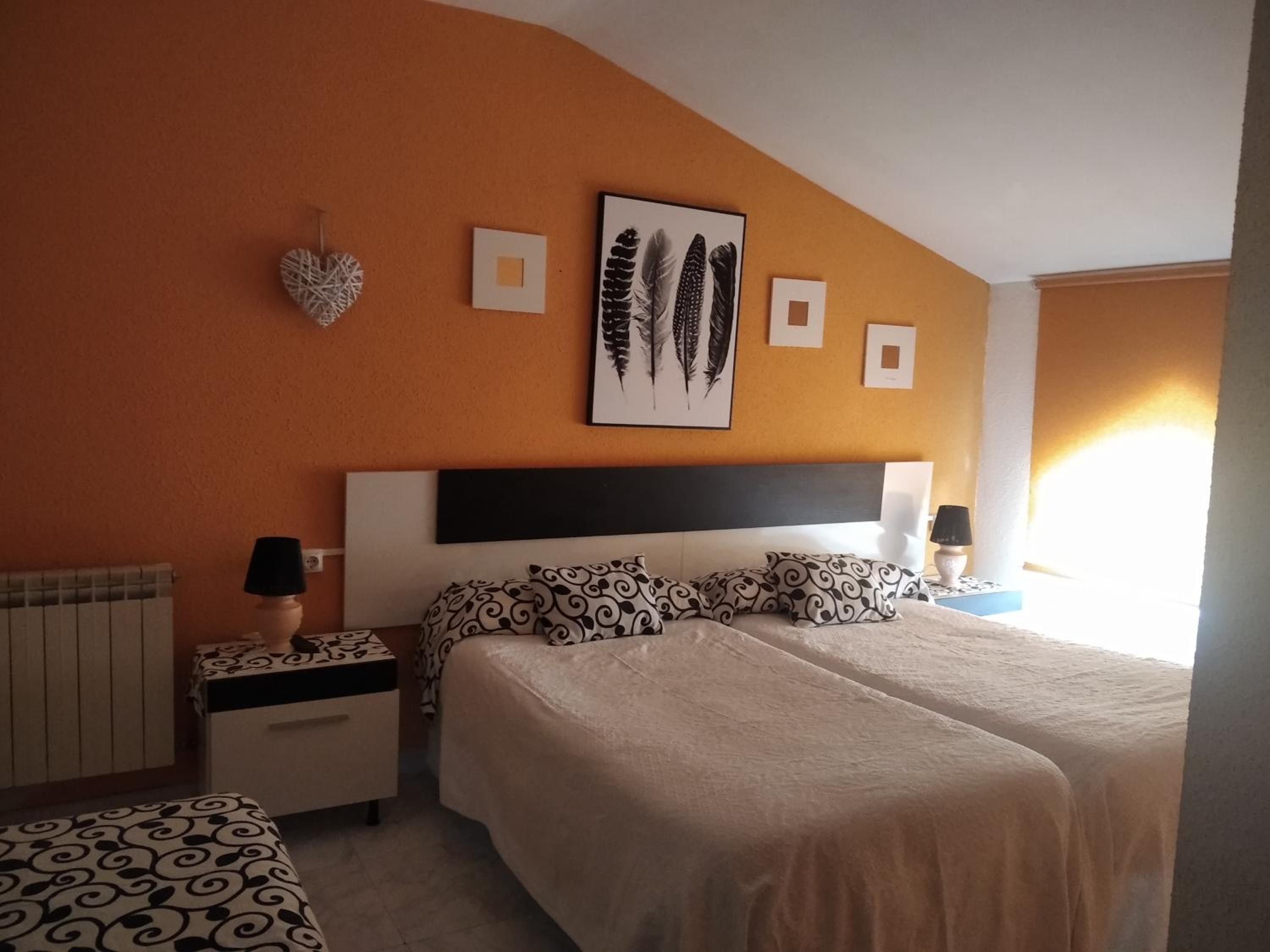 Triple Room with Bathroom - Photo 5