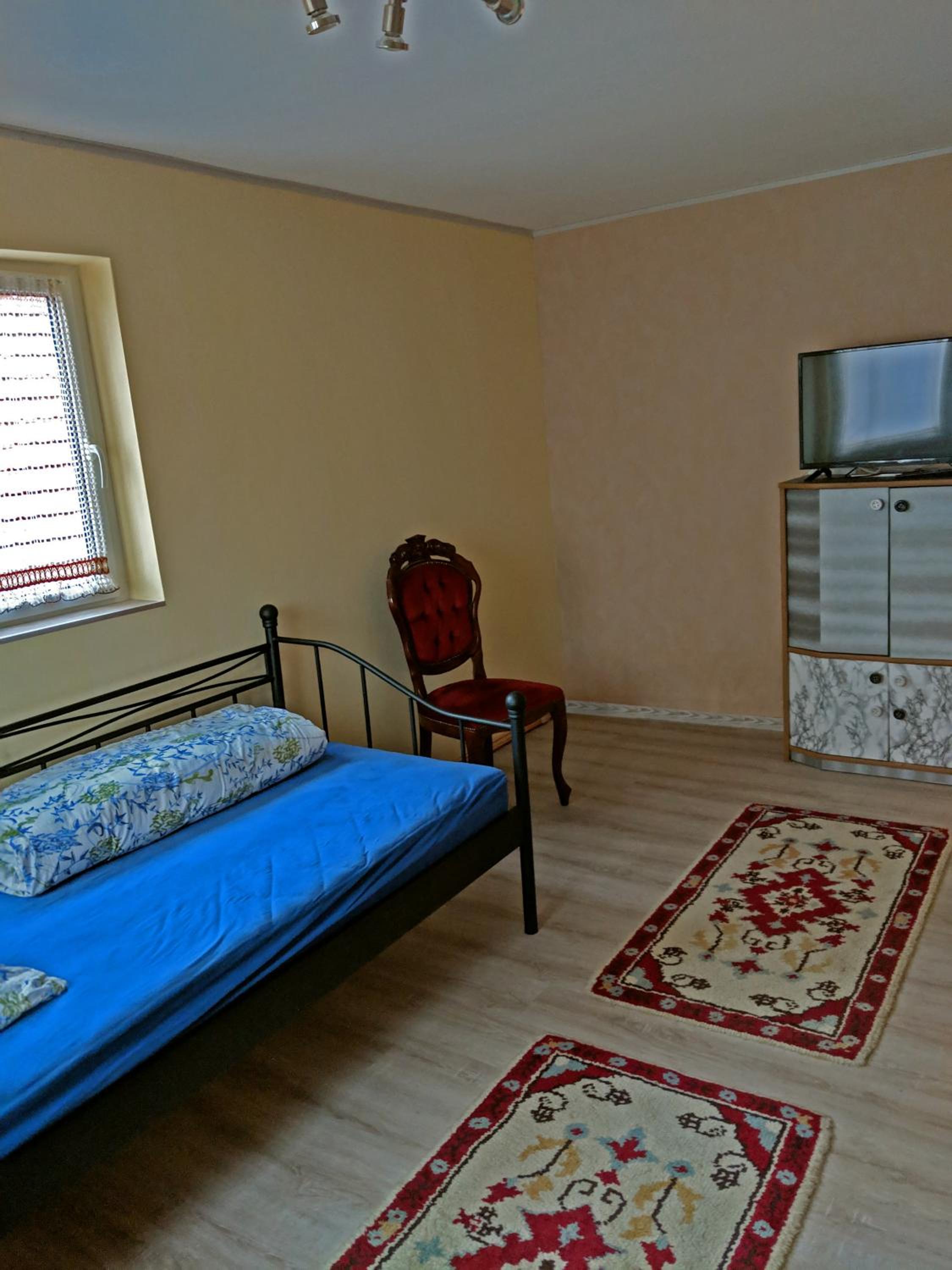 Basic Triple Room With Shared Bathroom photo 2