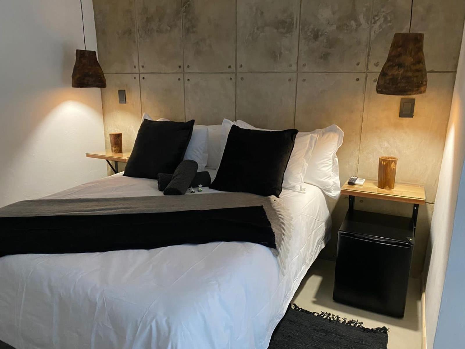 Deluxe Queen Room - Photo 9