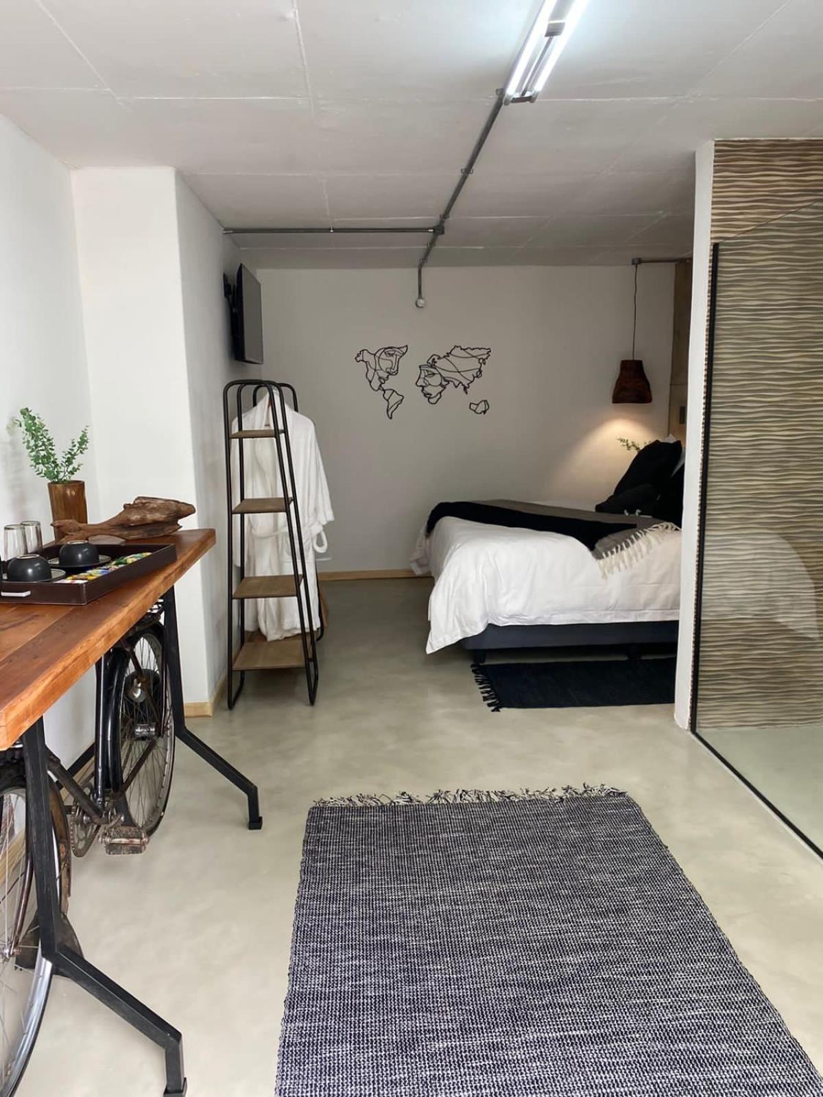 Deluxe Queen Room - Photo 11