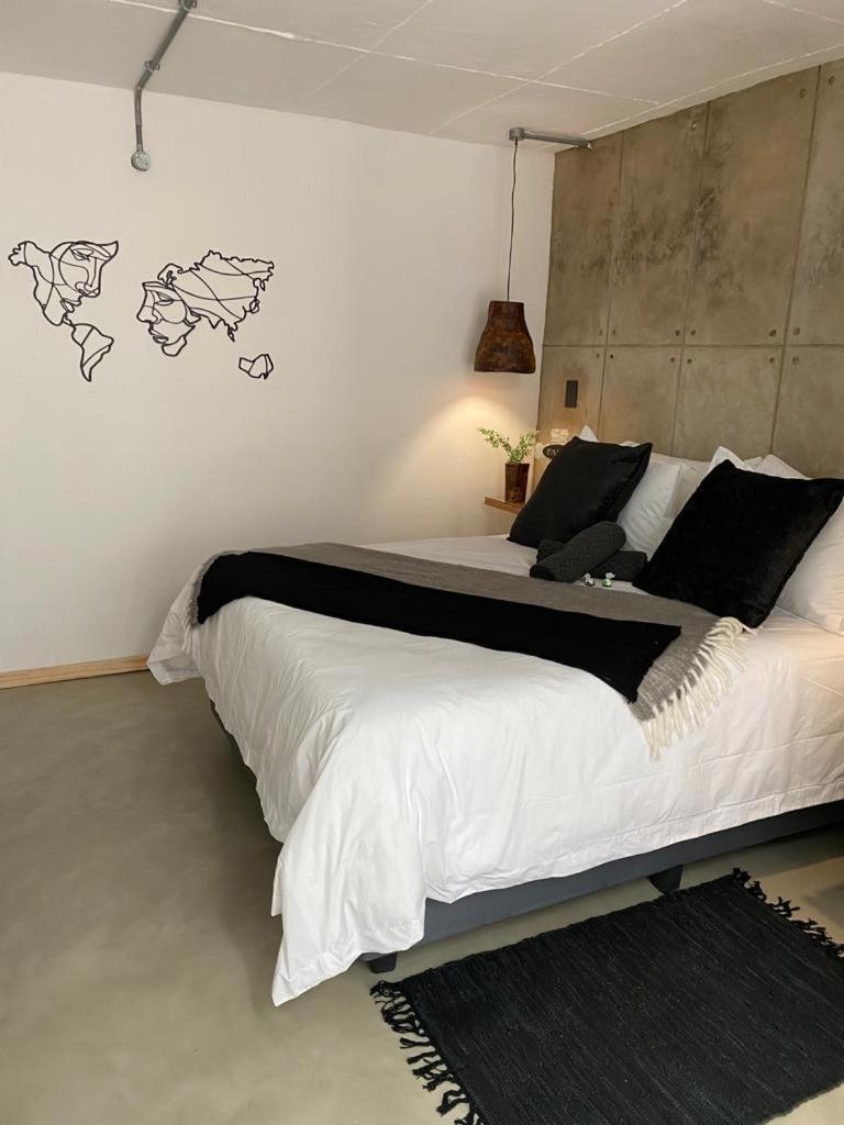 Deluxe Queen Room - Photo 7