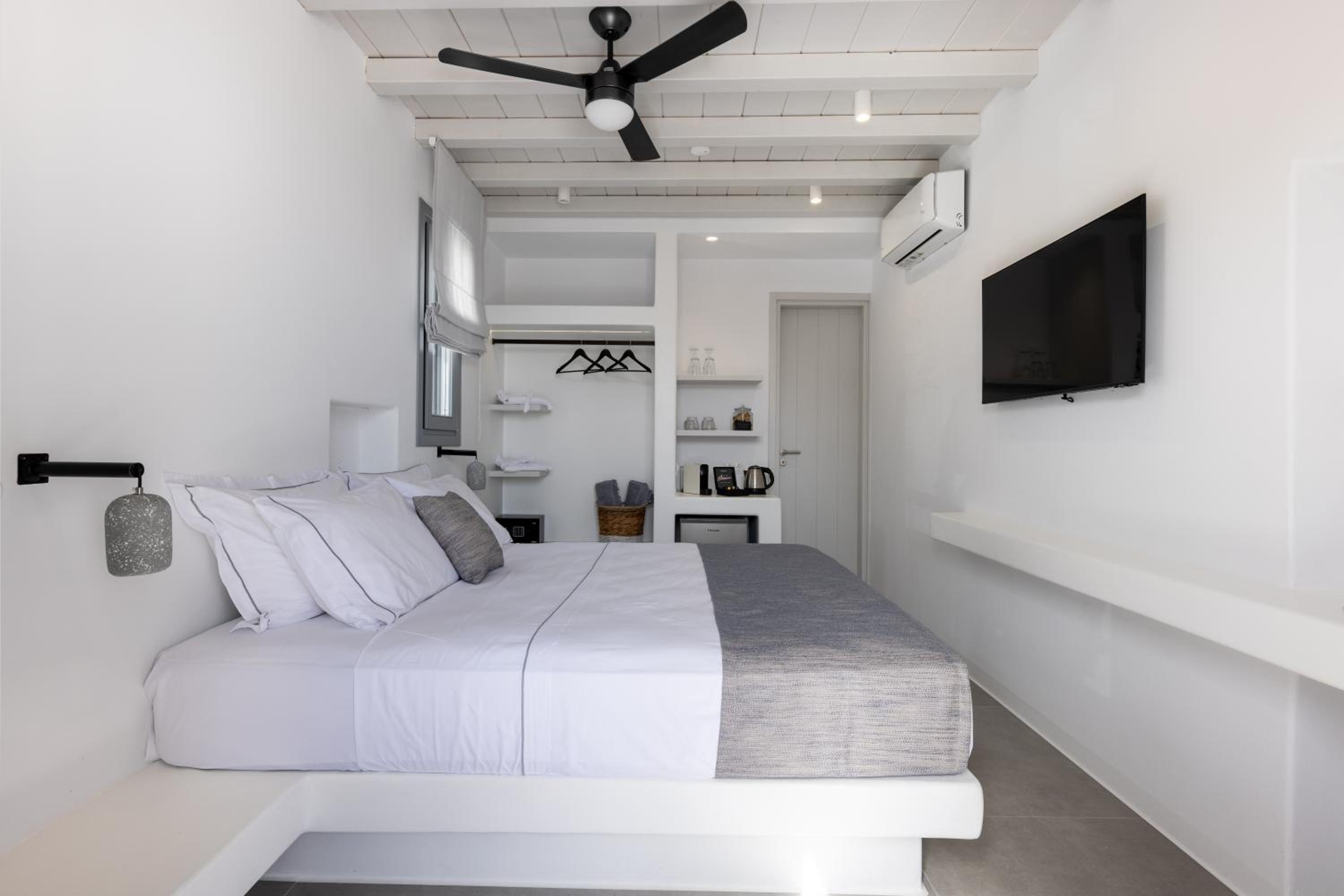 Deluxe Double Room with Balcony and Sea View