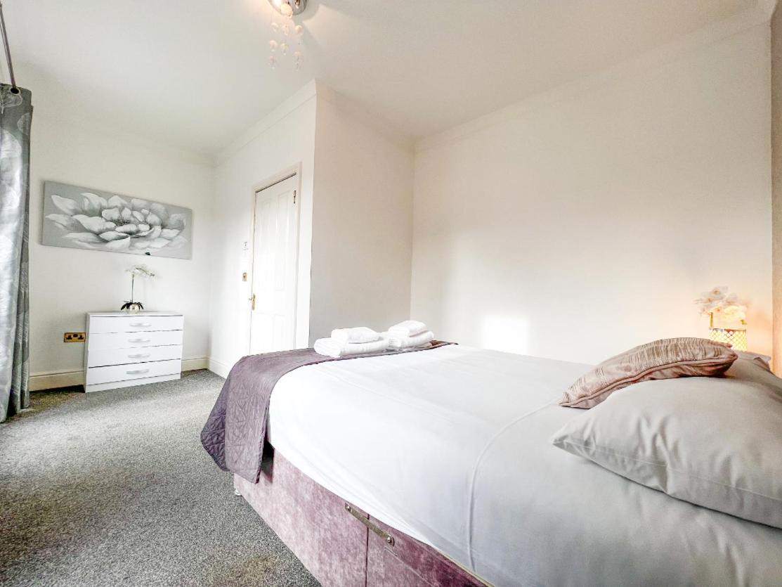 Four-Bedroom House photo 2