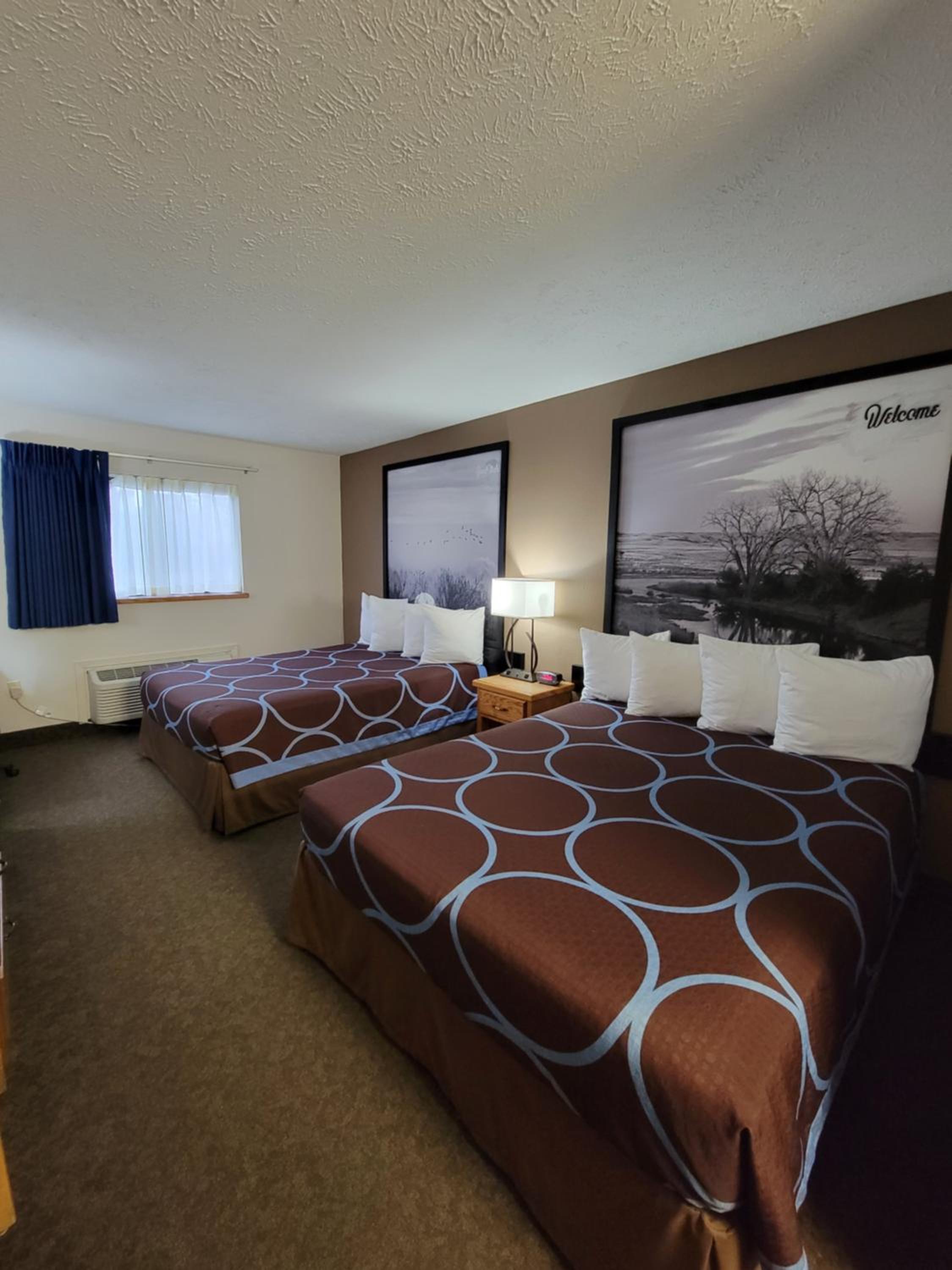 Queen Rooms with Two Queen Beds - Non-Smoking - Photo 4