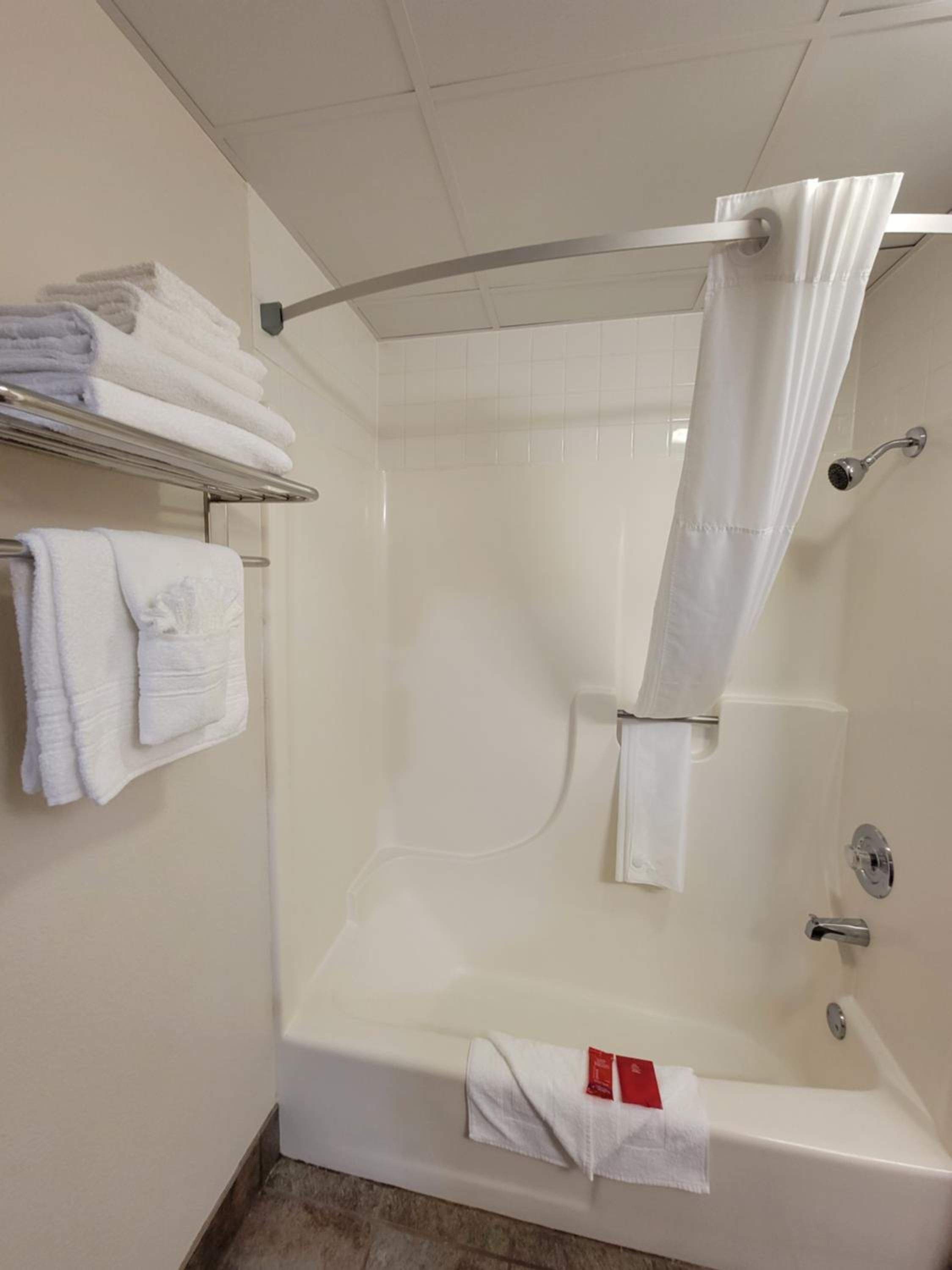 Queen Rooms with Two Queen Beds - Non-Smoking - Photo 7