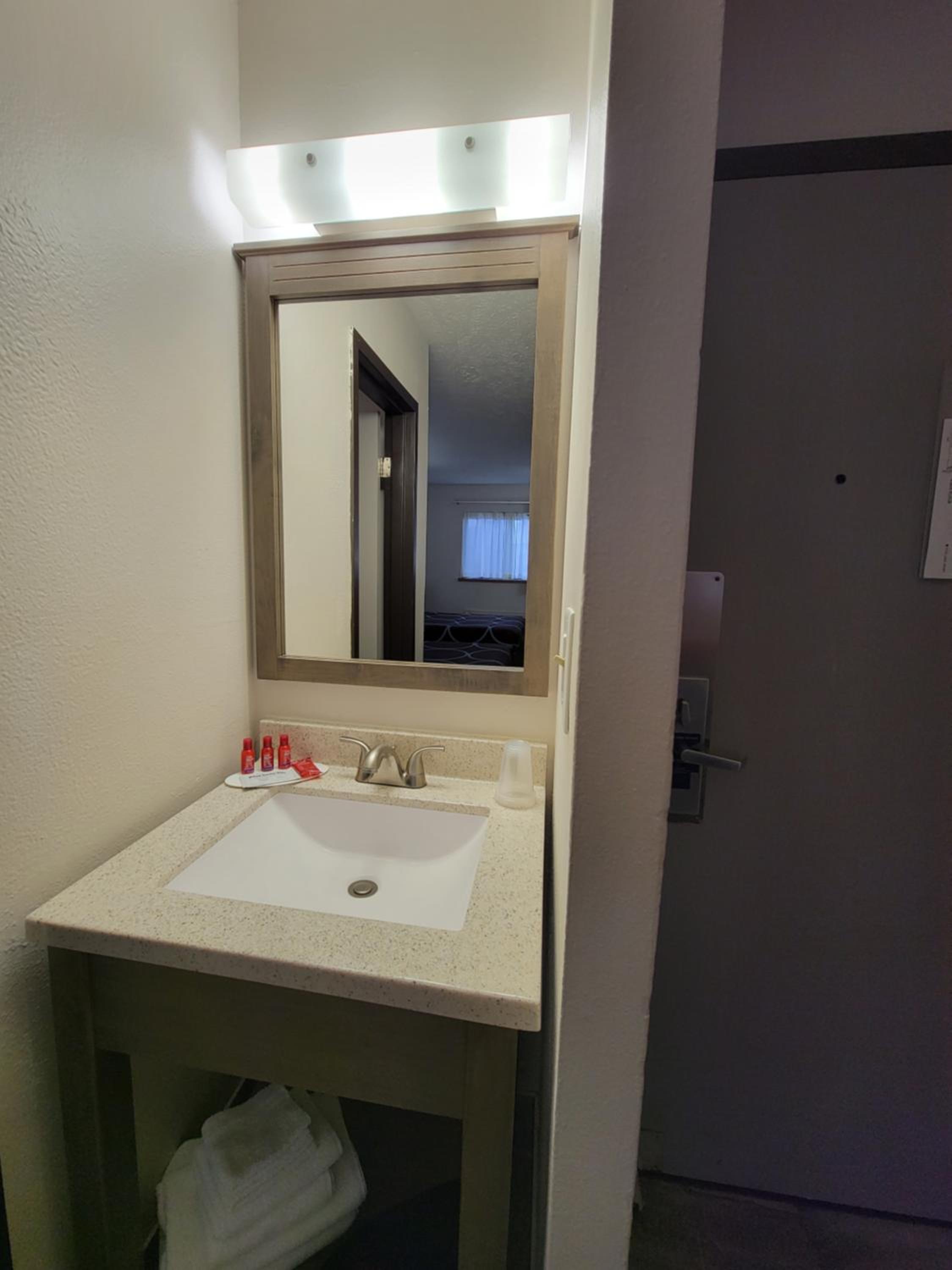 Queen Rooms with Two Queen Beds - Non-Smoking - Photo 13