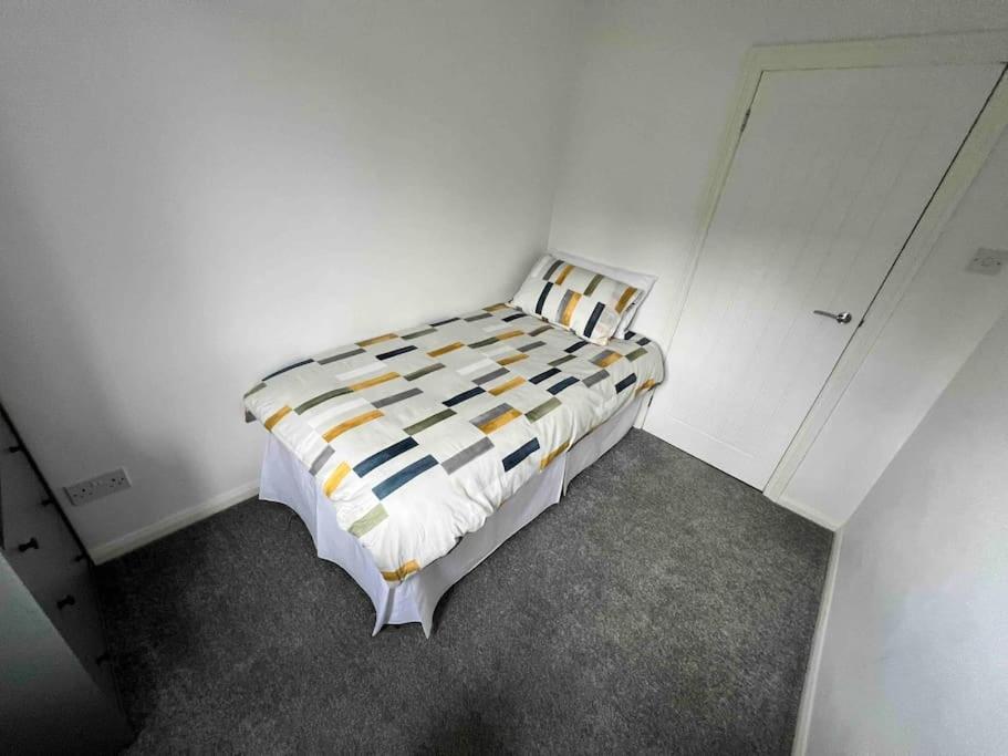 Three-Bedroom House photo 1