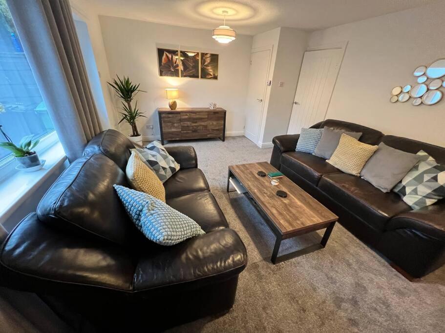 Three-Bedroom House photo 2